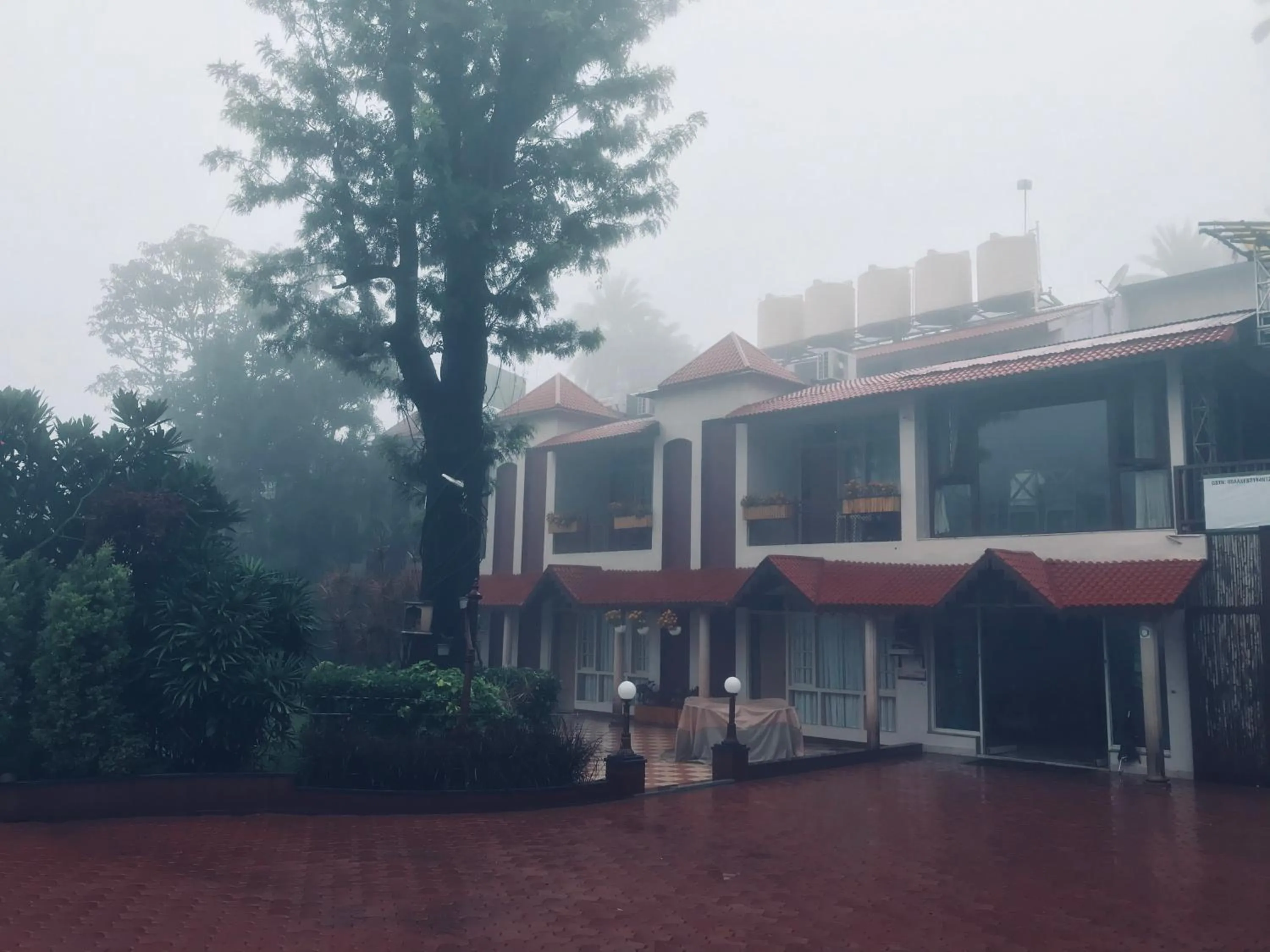 Facade/entrance, Property Building in Hotel Silver Oak