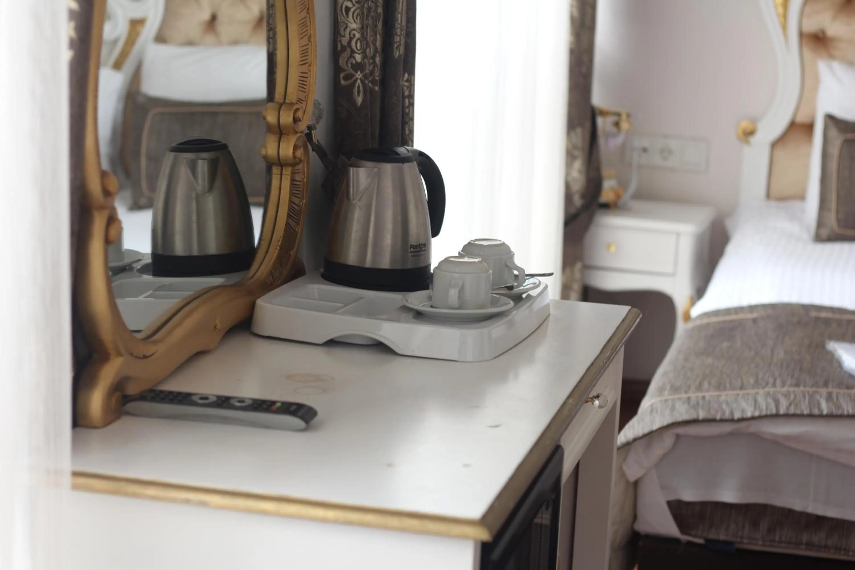Coffee/tea facilities, Bed in Gulhane Garden Hotel