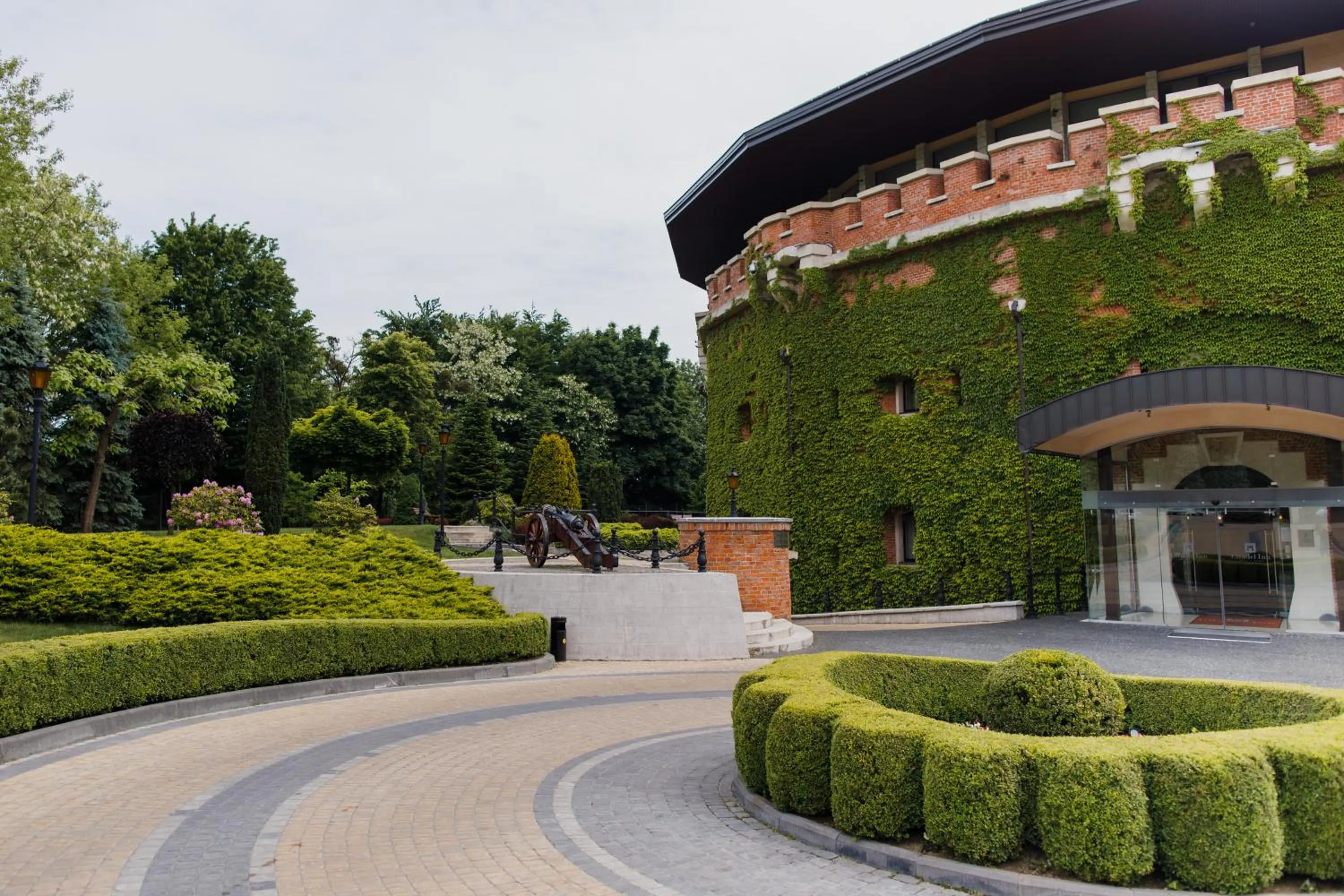 Property building in Citadel Inn Gastro Boutique Hotel - Готель Цитадель Львів