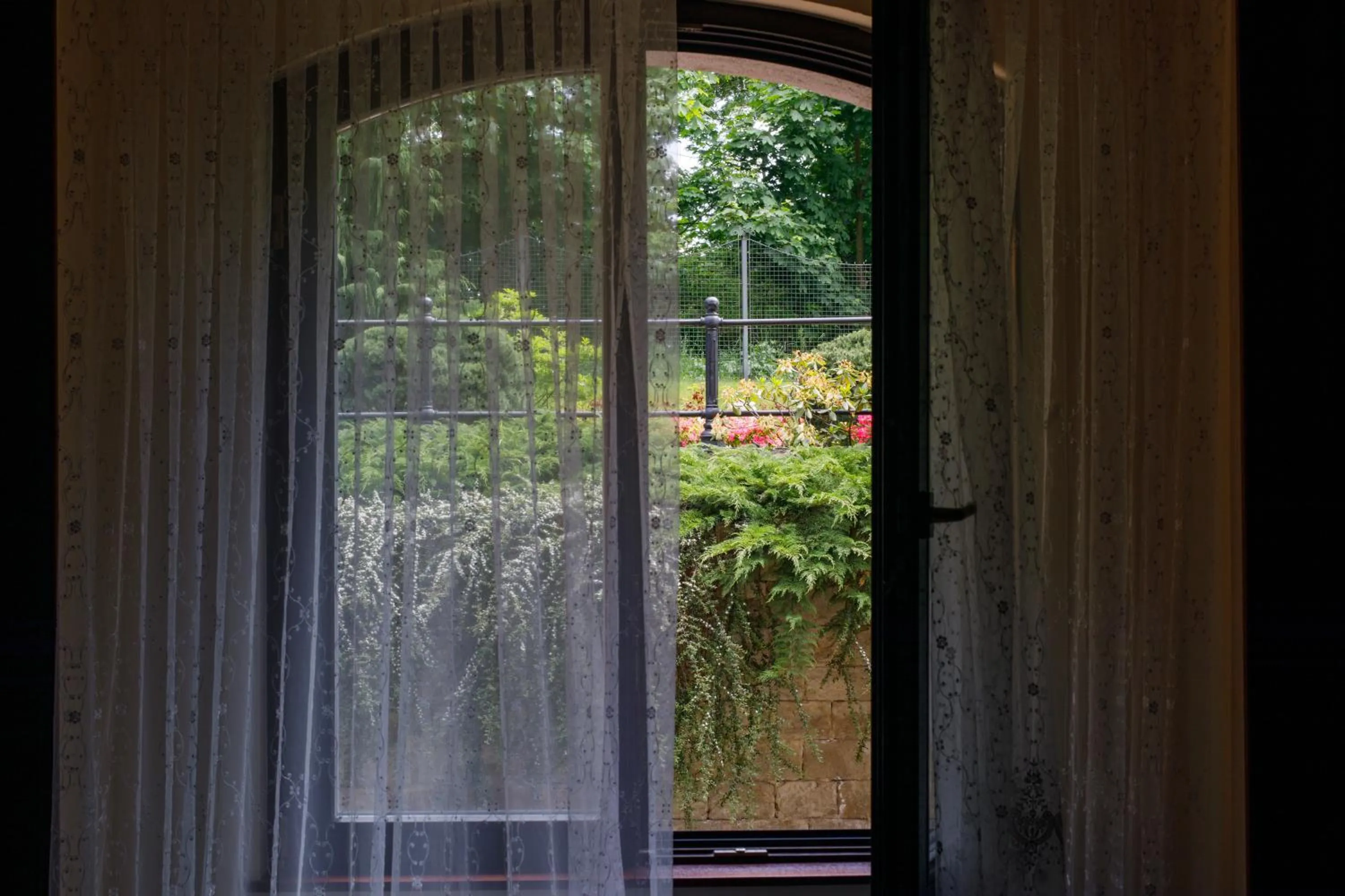 Garden in Citadel Inn Gastro Boutique Hotel - Готель Цитадель Львів