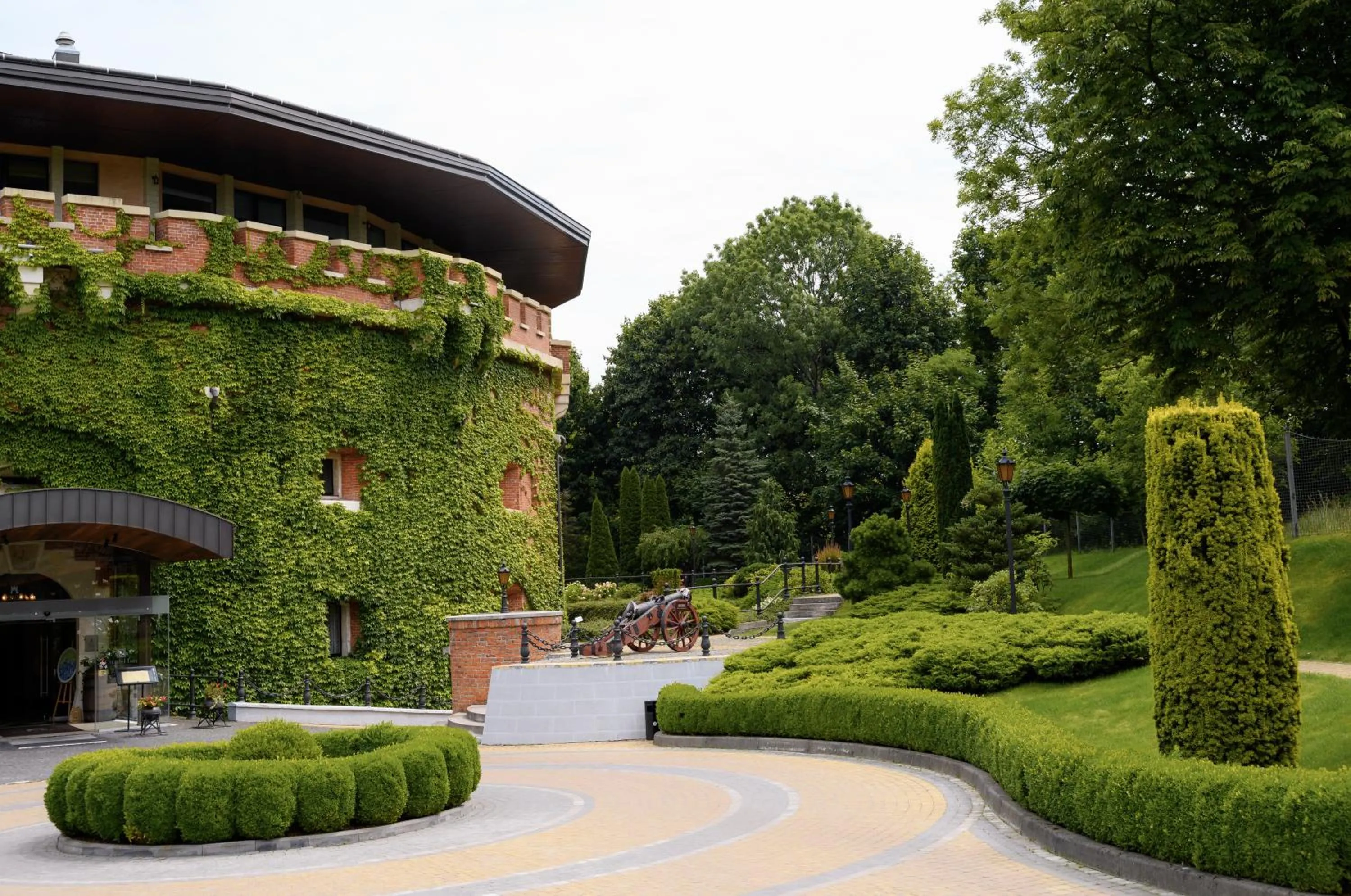 Property building in Citadel Inn Gastro Boutique Hotel - Готель Цитадель Львів