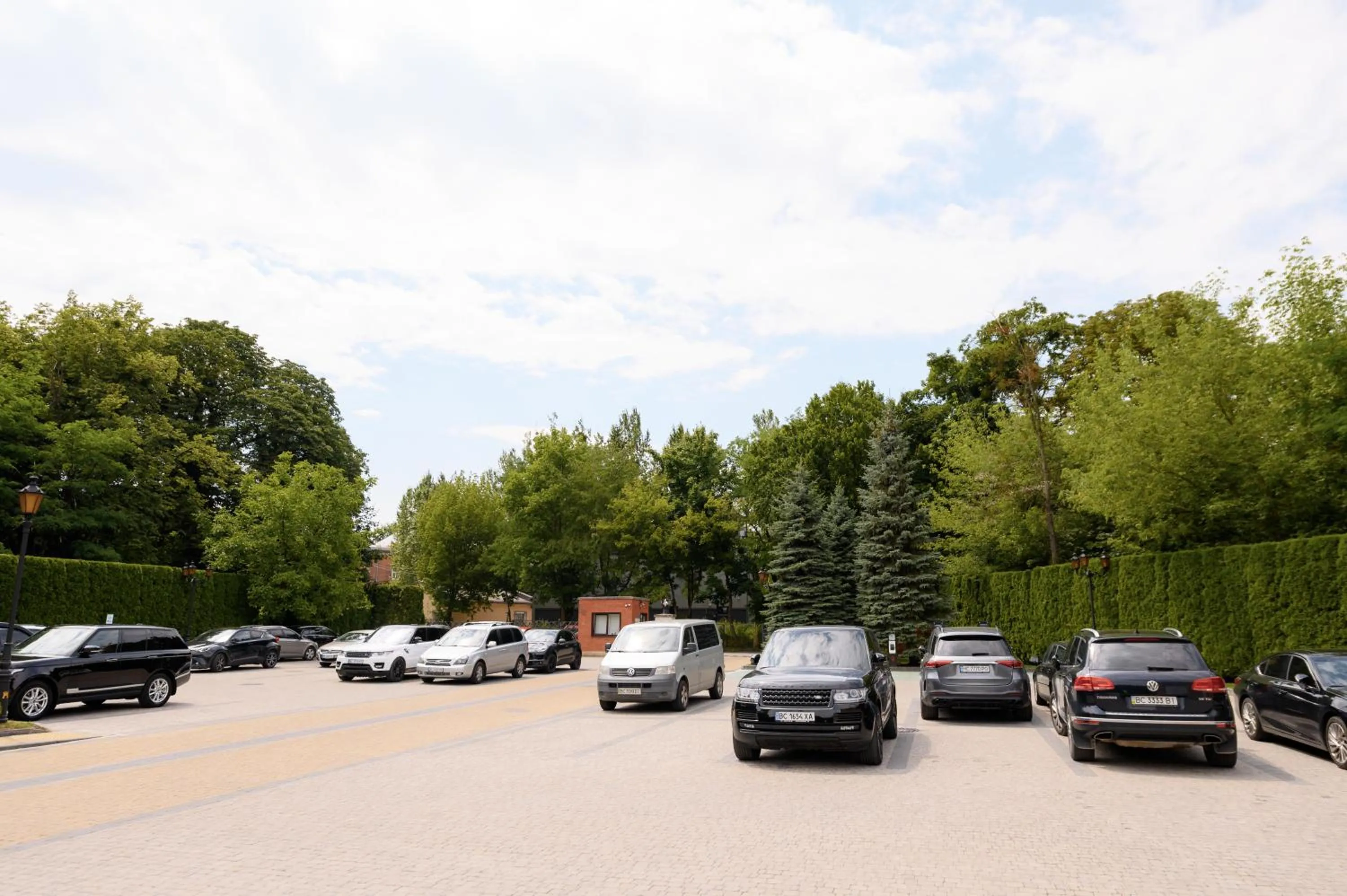 Parking in Citadel Inn Gastro Boutique Hotel - Готель Цитадель Львів