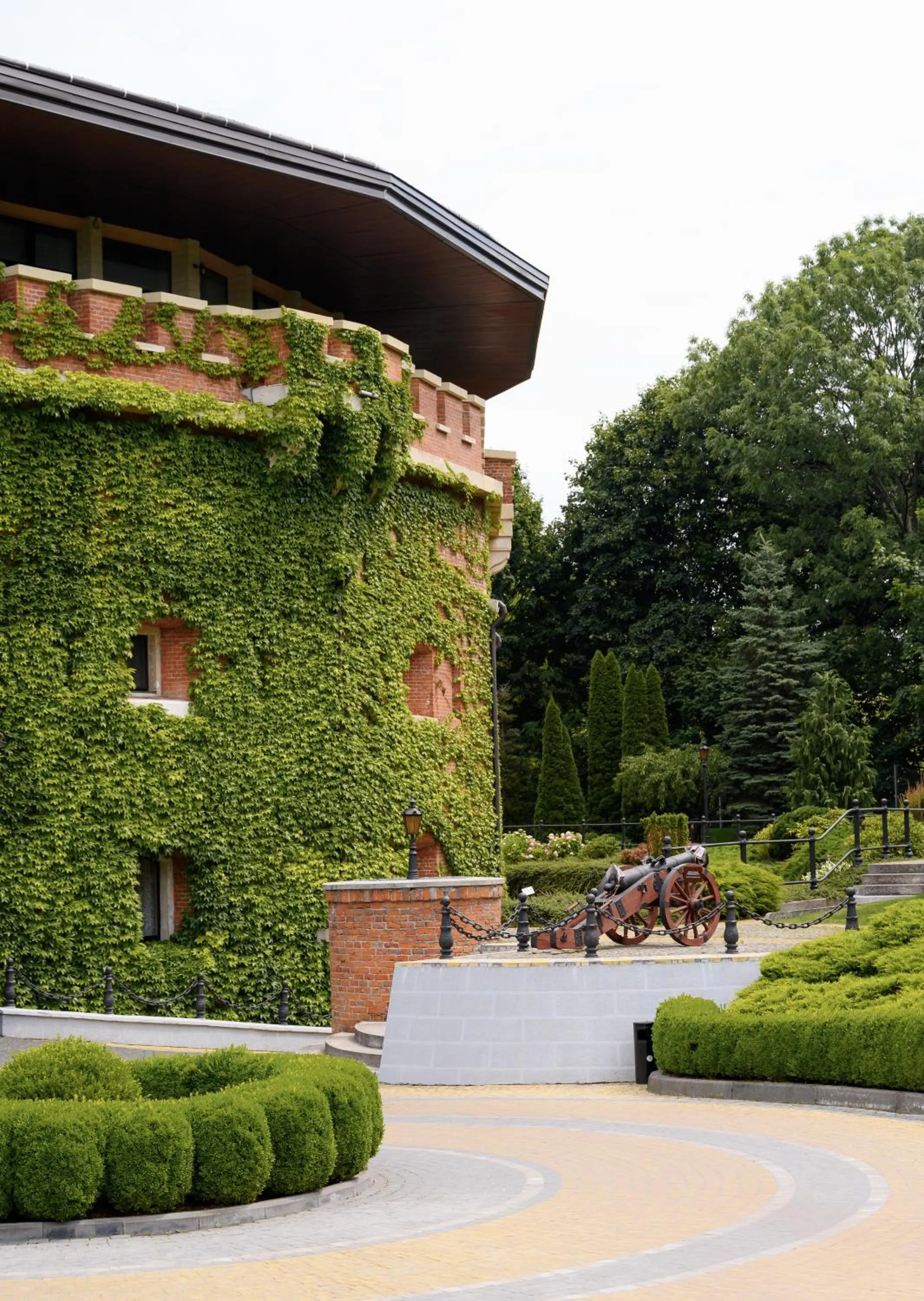 Property building in Citadel Inn Gastro Boutique Hotel - Готель Цитадель Львів