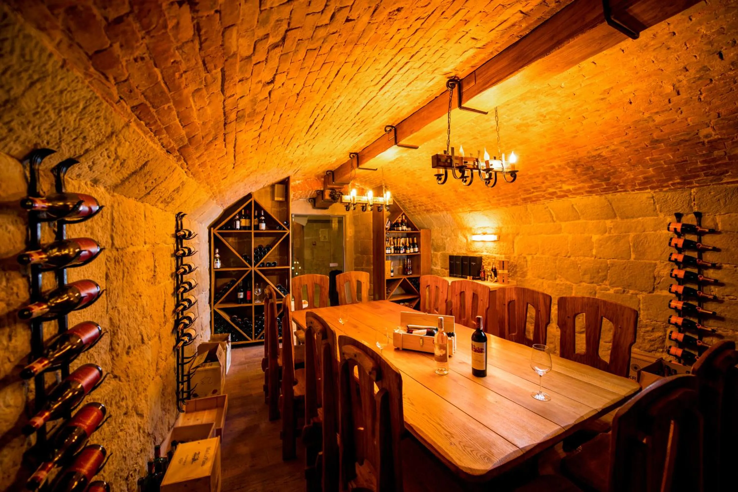 Lounge or bar in Citadel Inn Gastro Boutique Hotel - Готель Цитадель Львів