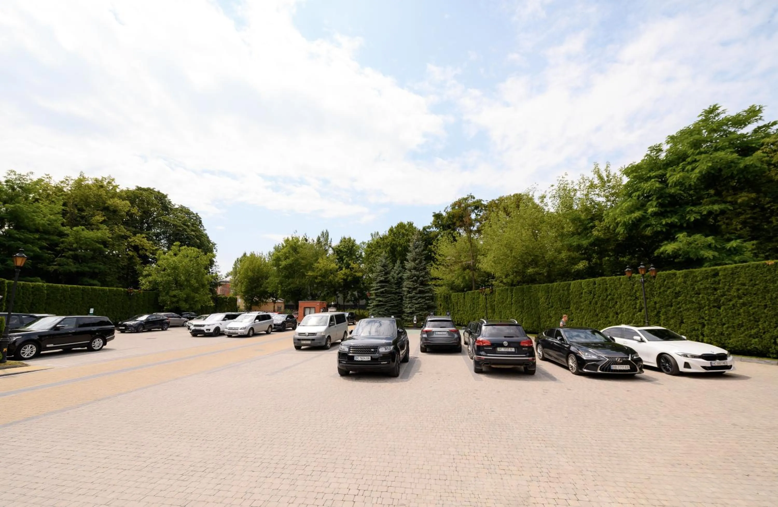 Parking in Citadel Inn Gastro Boutique Hotel - Готель Цитадель Львів