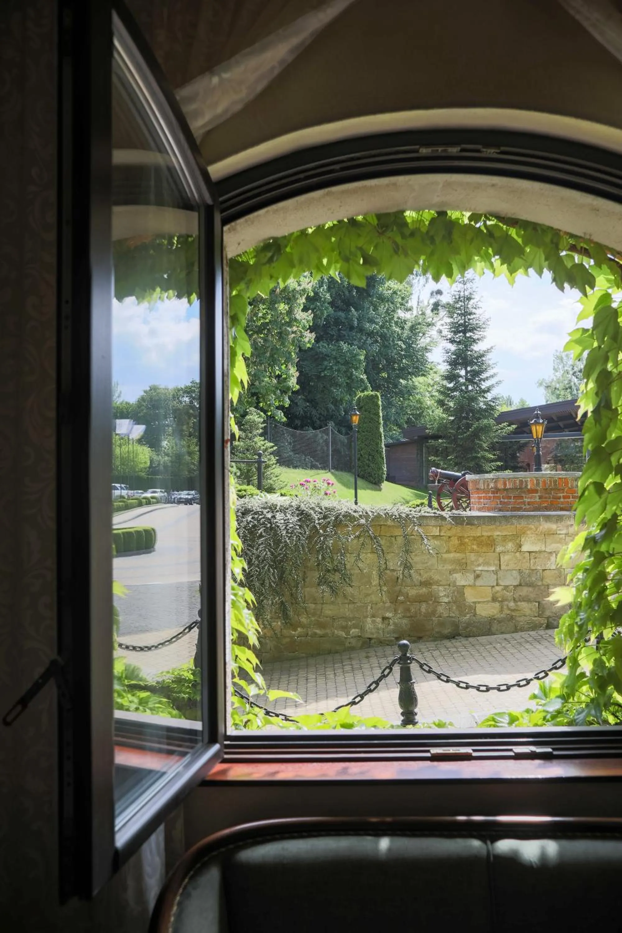 Garden in Citadel Inn Gastro Boutique Hotel - Готель Цитадель Львів