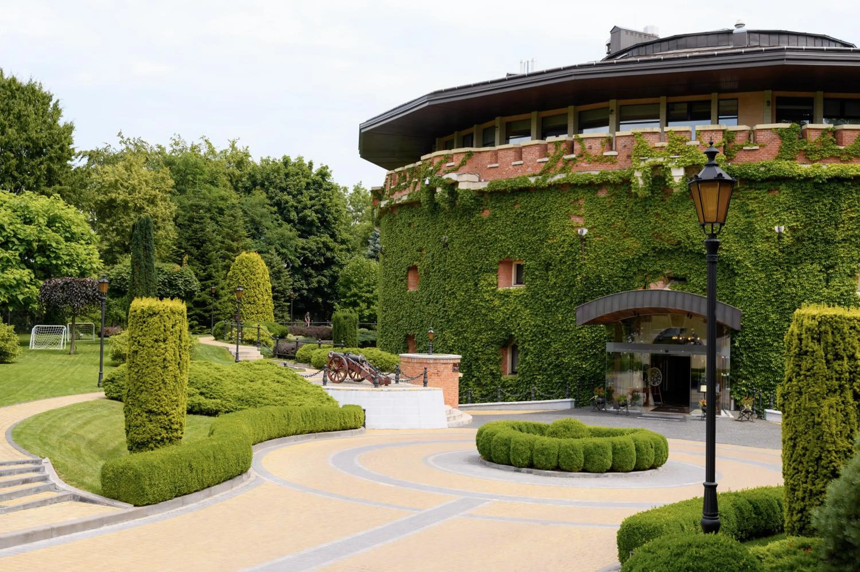 Property building in Citadel Inn Gastro Boutique Hotel - Готель Цитадель Львів