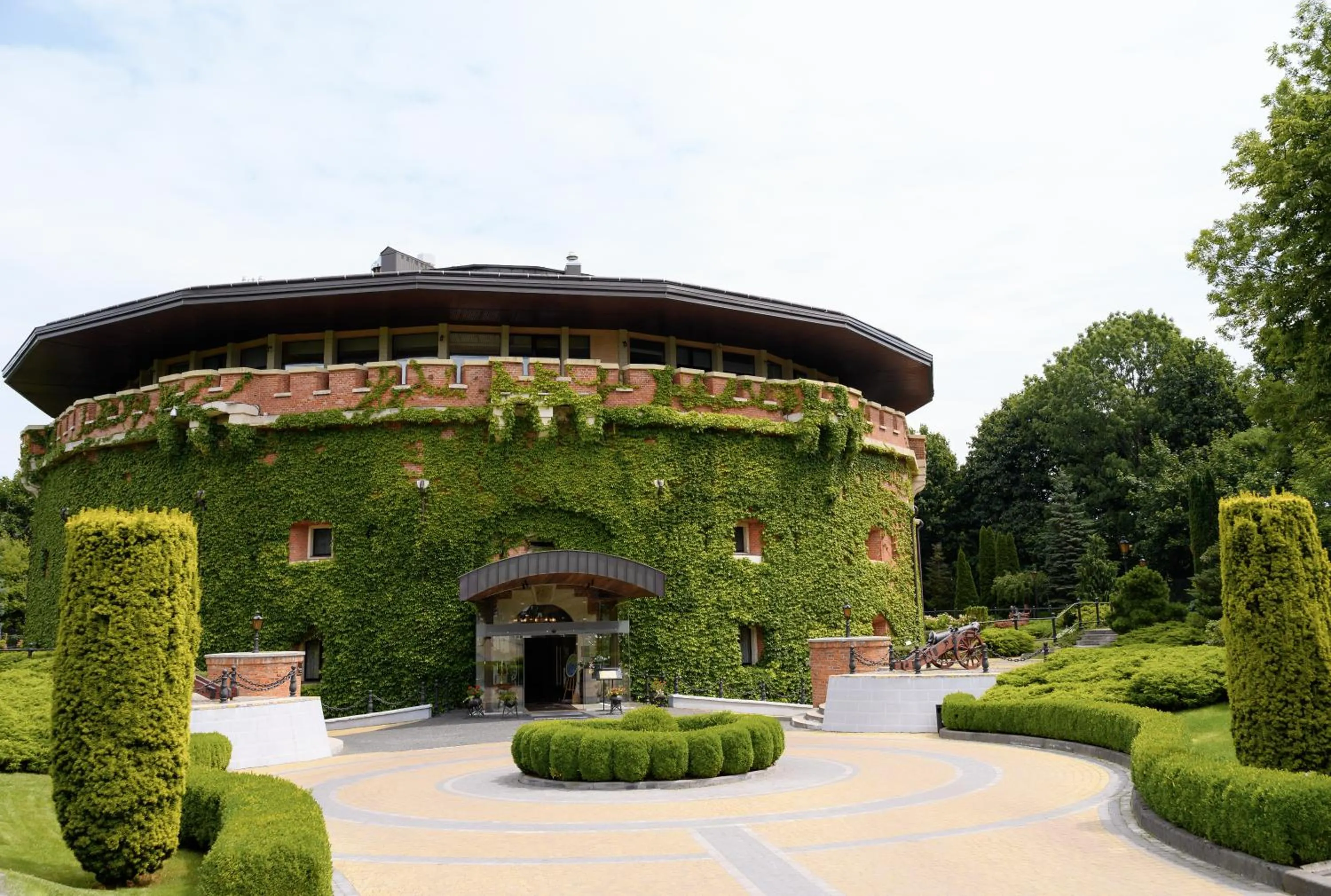 Property building in Citadel Inn Gastro Boutique Hotel - Готель Цитадель Львів