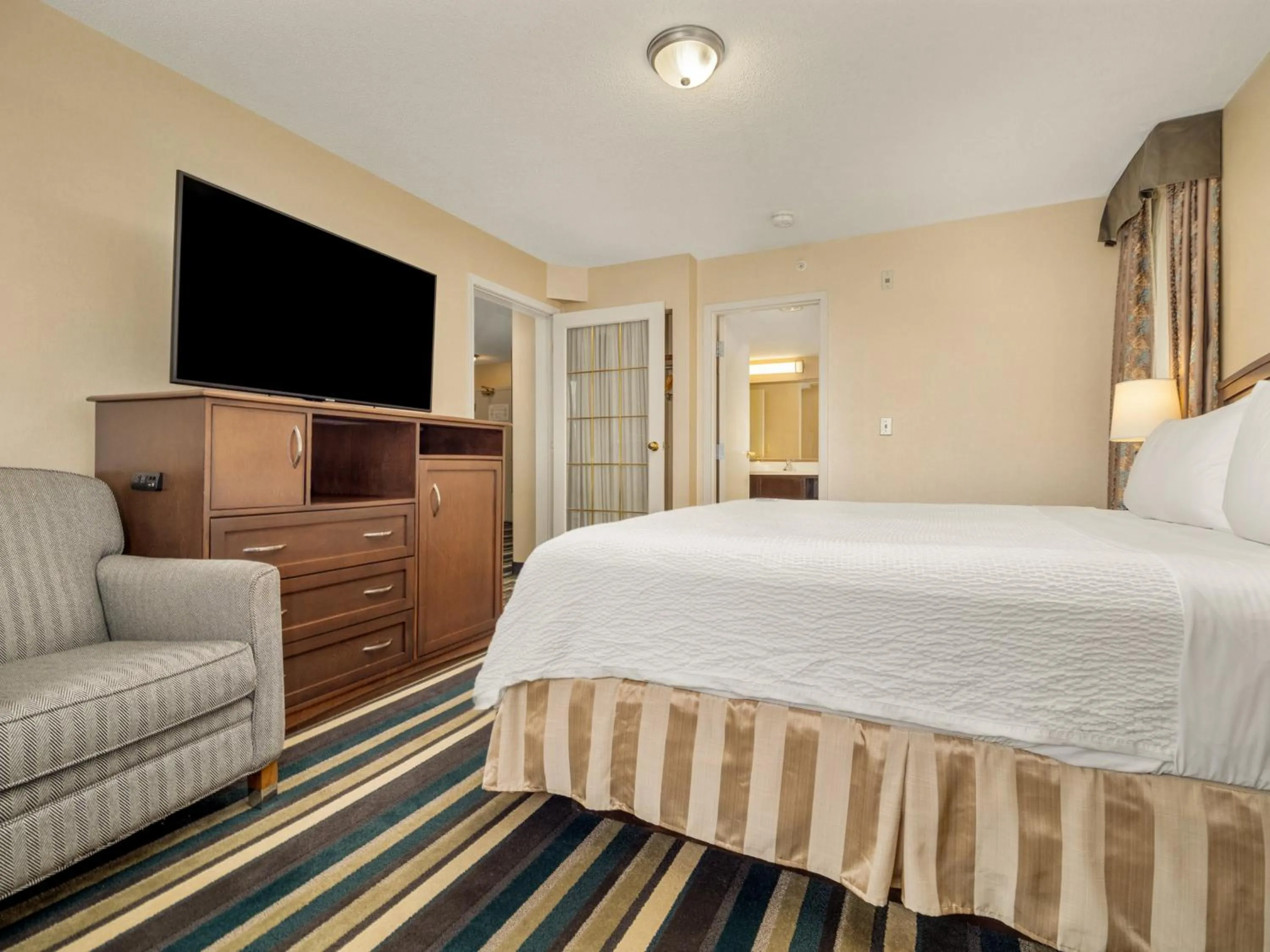 Bedroom, Bed in Holiday Inn Conference Centre Edmonton South by IHG