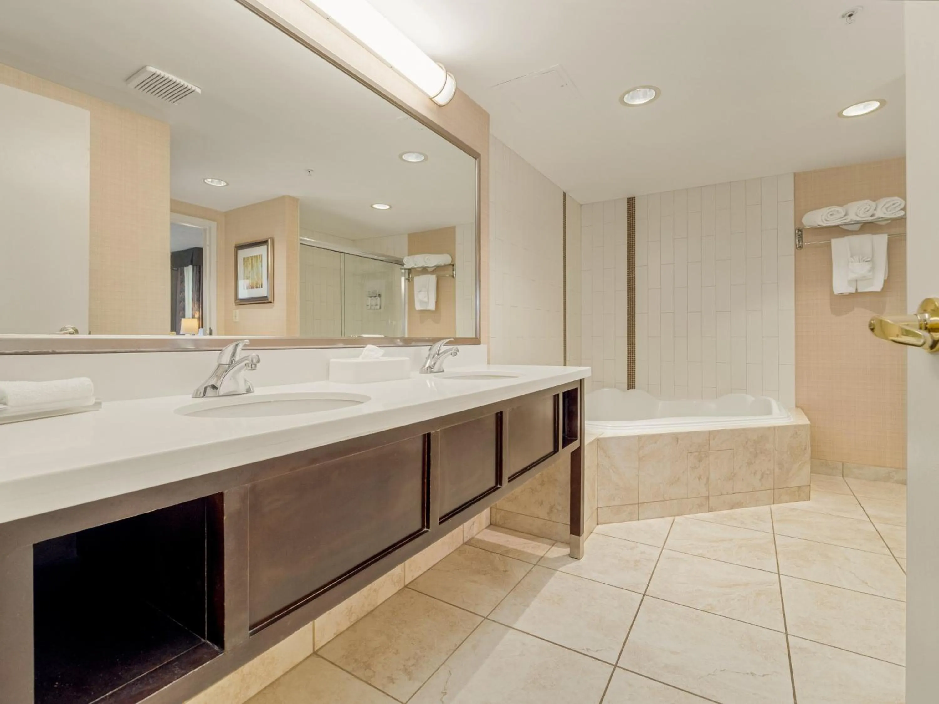 Bedroom in Holiday Inn Conference Centre Edmonton South by IHG