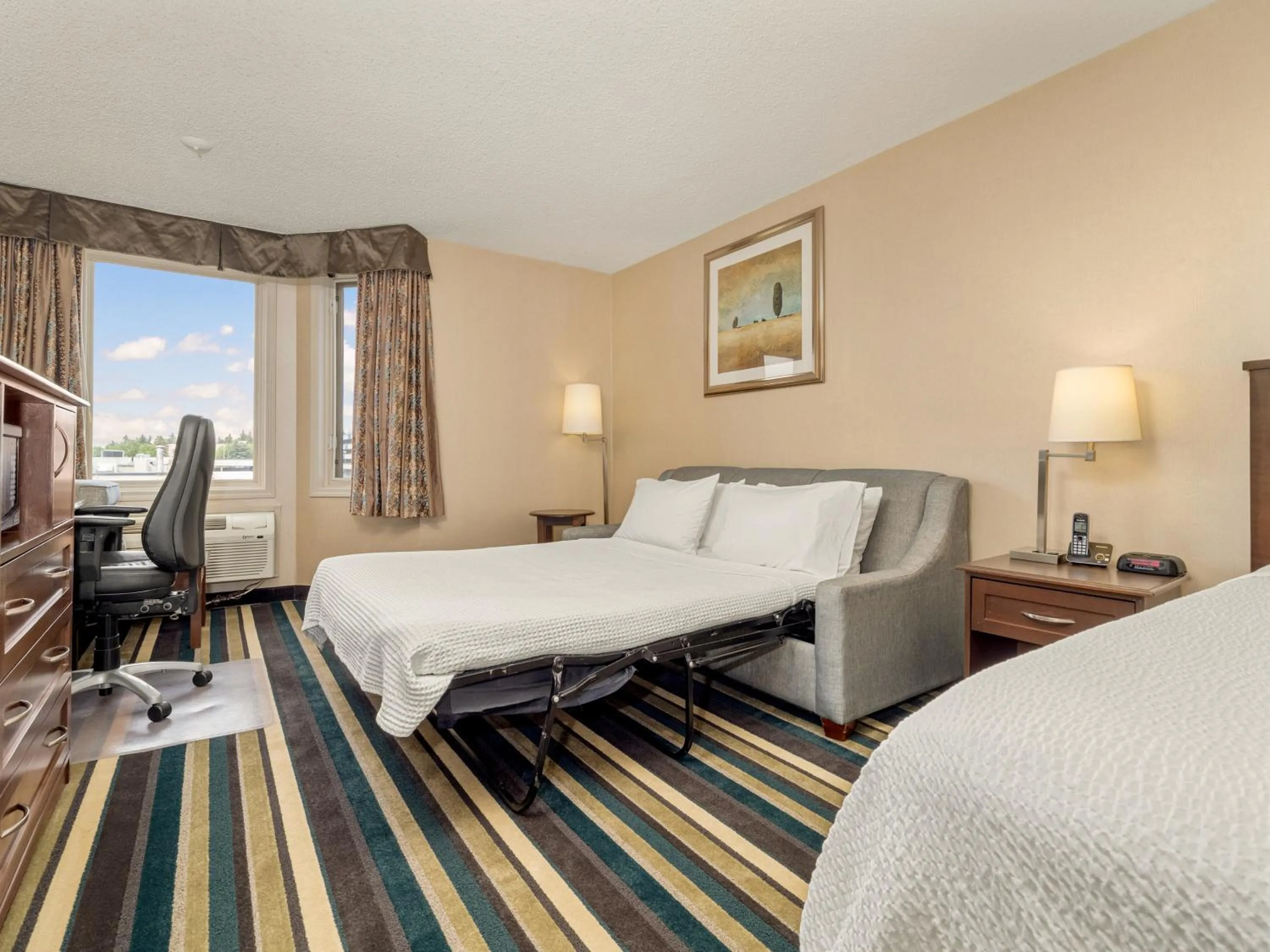 Bedroom, Bed in Holiday Inn Conference Centre Edmonton South by IHG