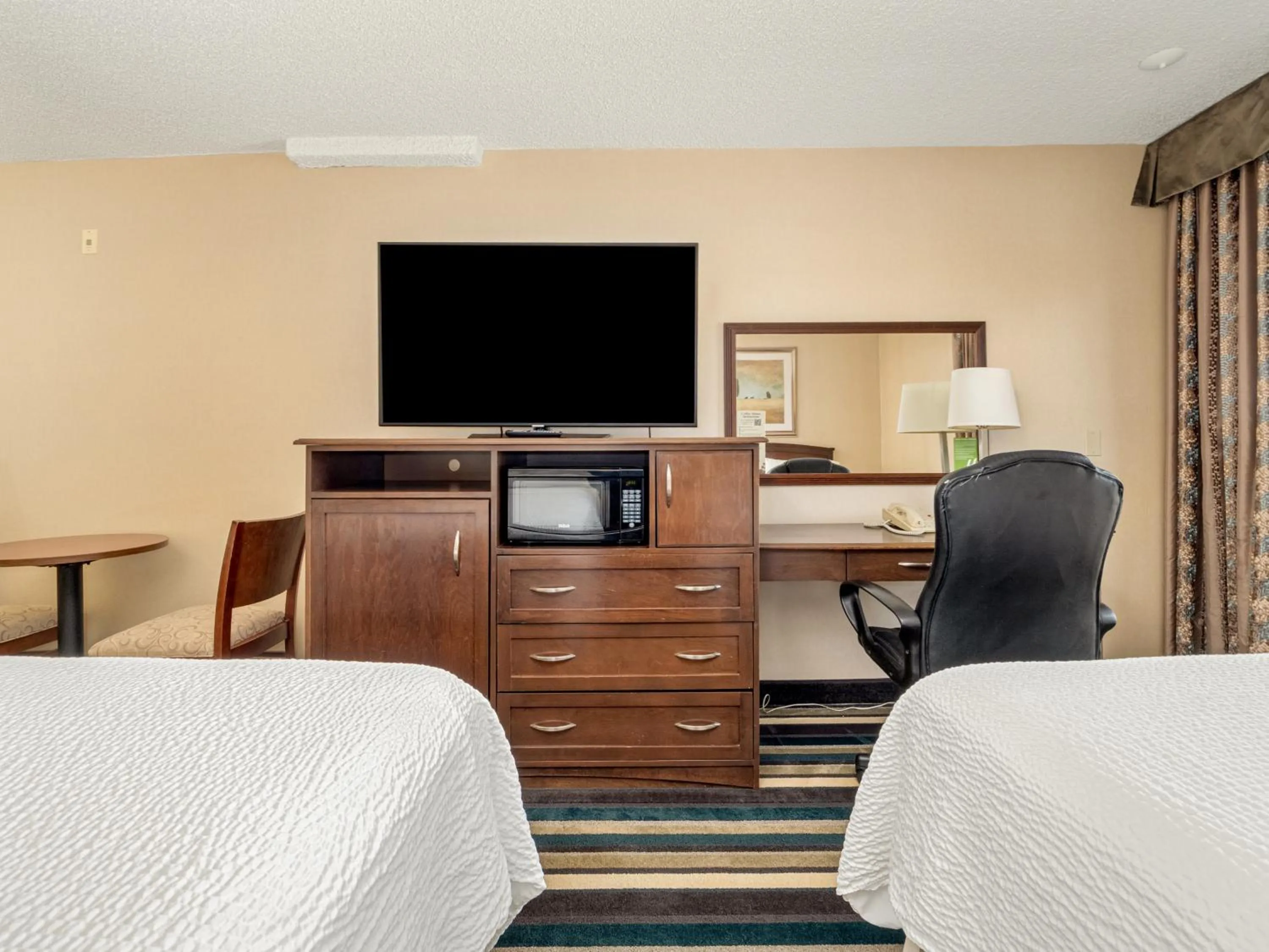 TV and multimedia, Bed in Holiday Inn Conference Centre Edmonton South by IHG