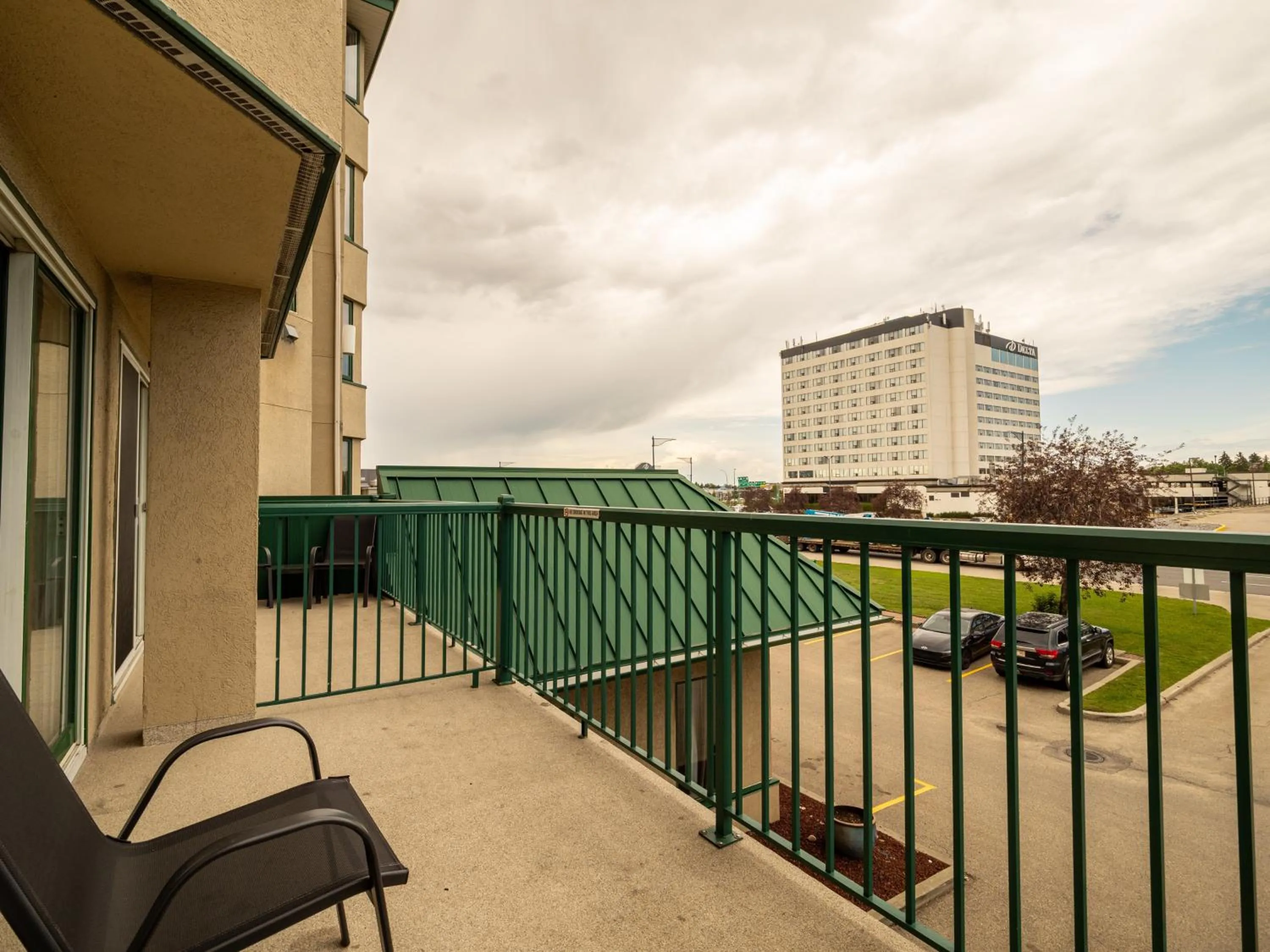Photo of the whole room in Holiday Inn Conference Centre Edmonton South by IHG