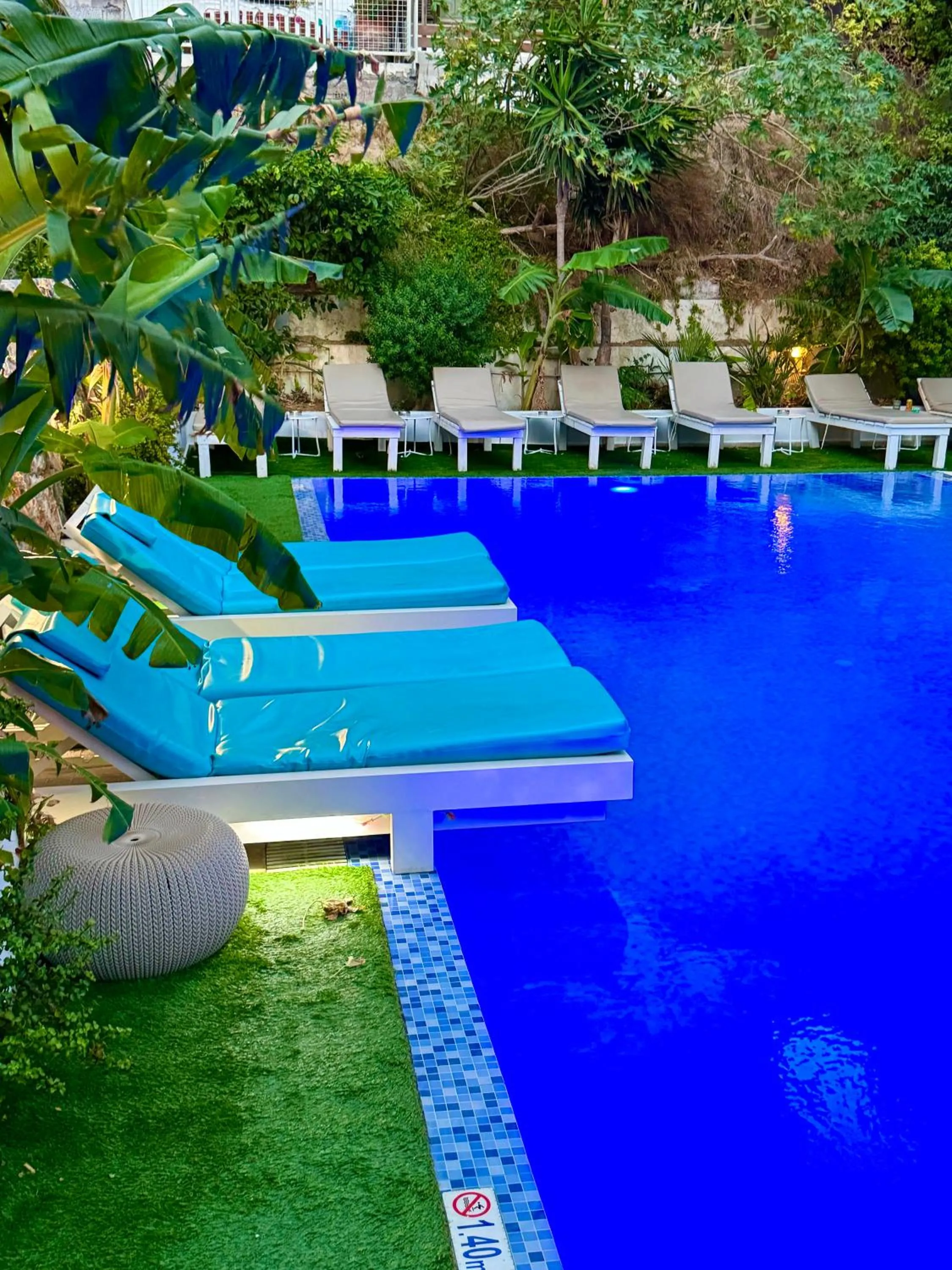 Swimming pool in Hotel Parthenon Rodos city