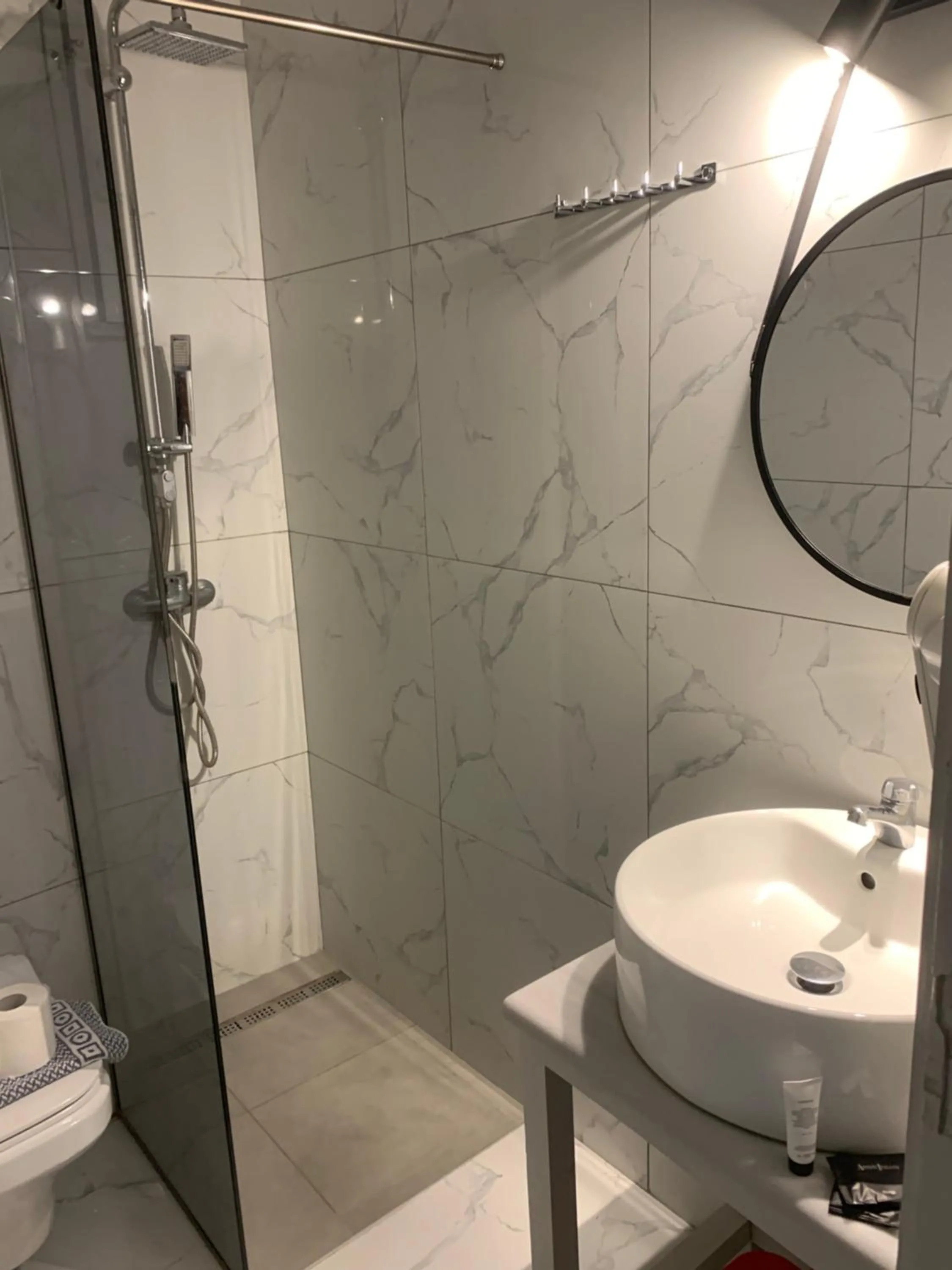 Shower in Hotel Parthenon Rodos city