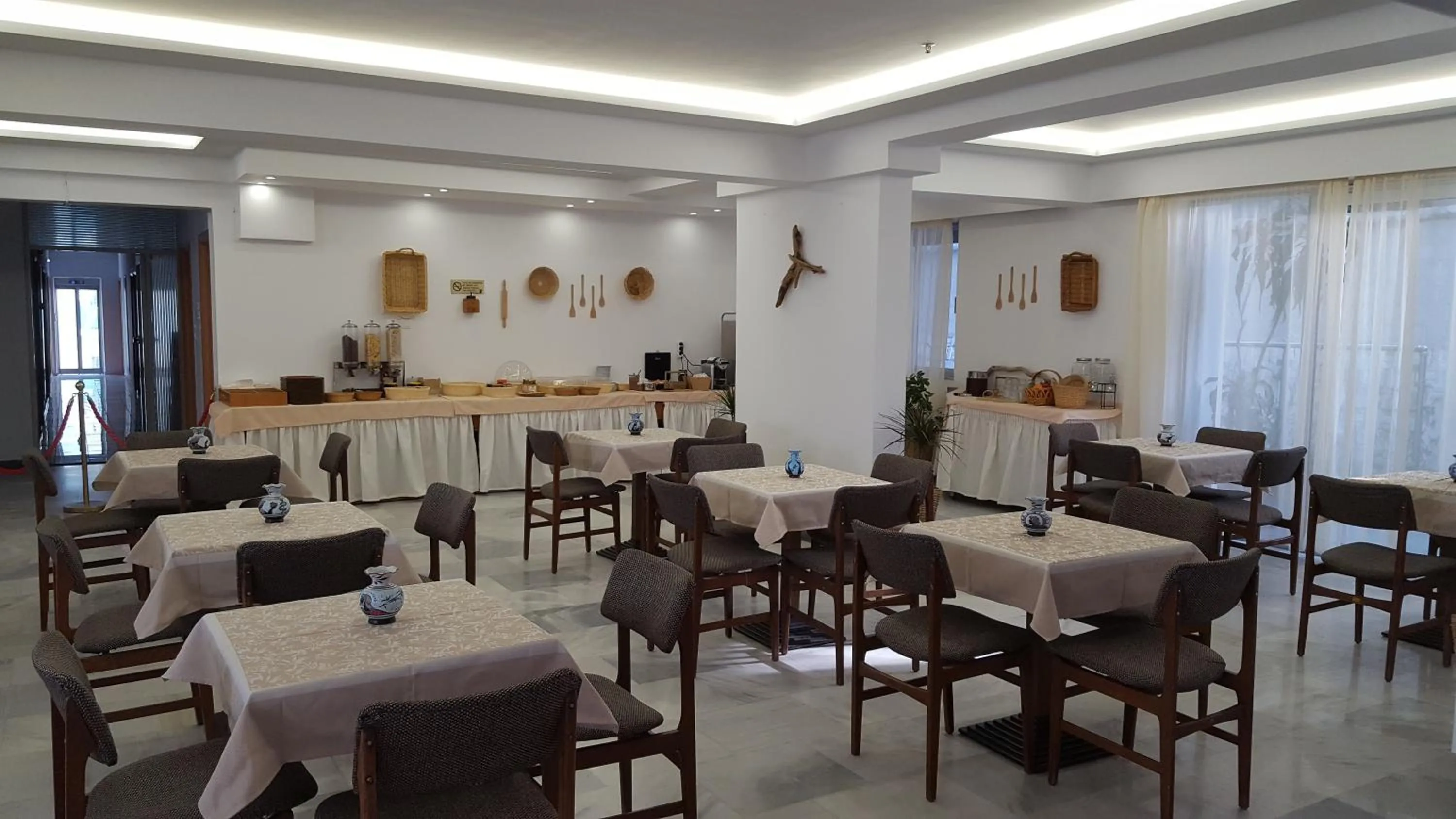 Restaurant/places to eat in Hotel Parthenon Rodos city