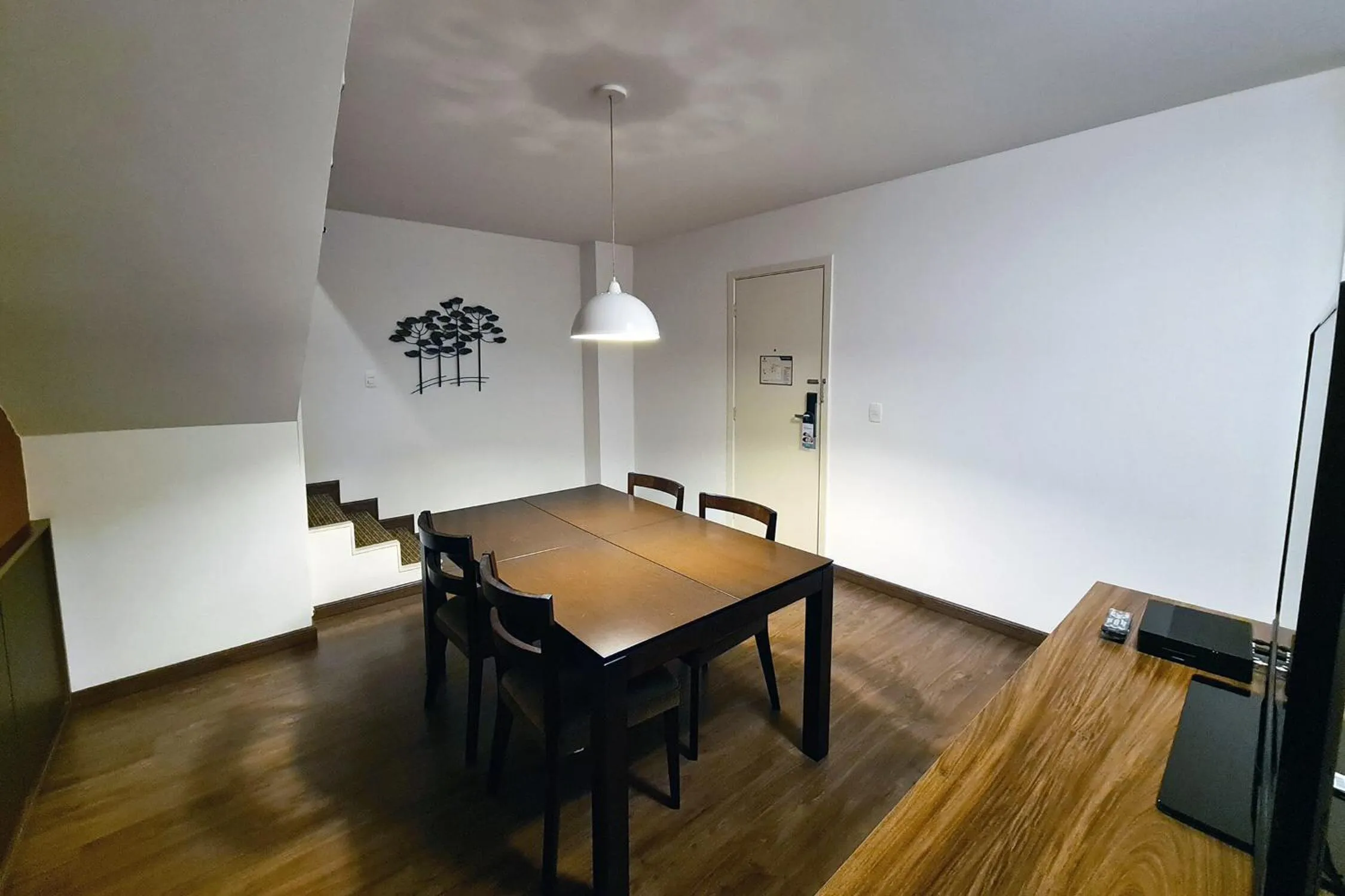 Dining area in Hotel Deville Curitiba