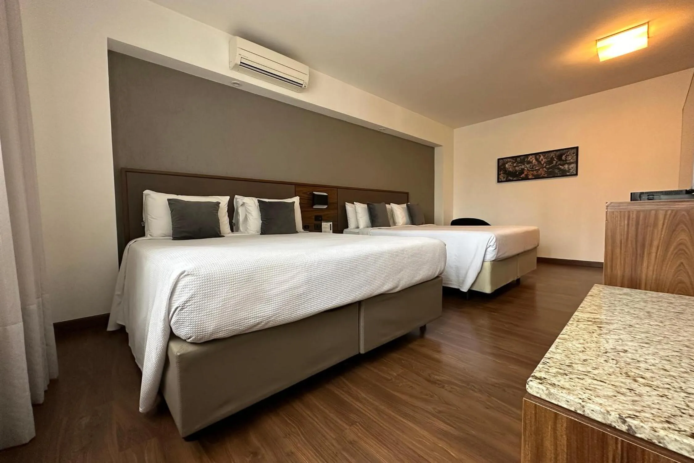 Bed in Hotel Deville Curitiba