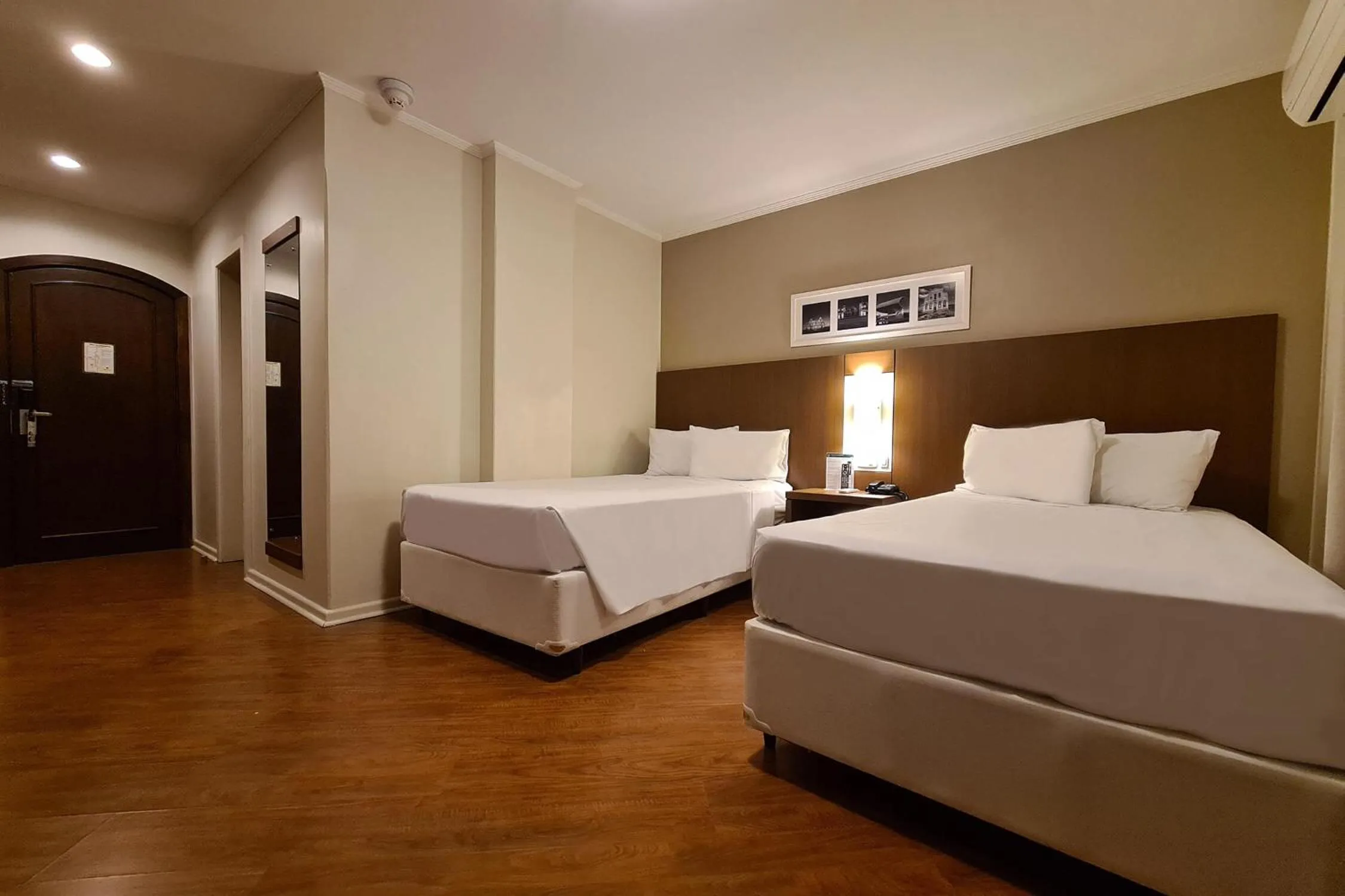 Bed in Hotel Deville Curitiba