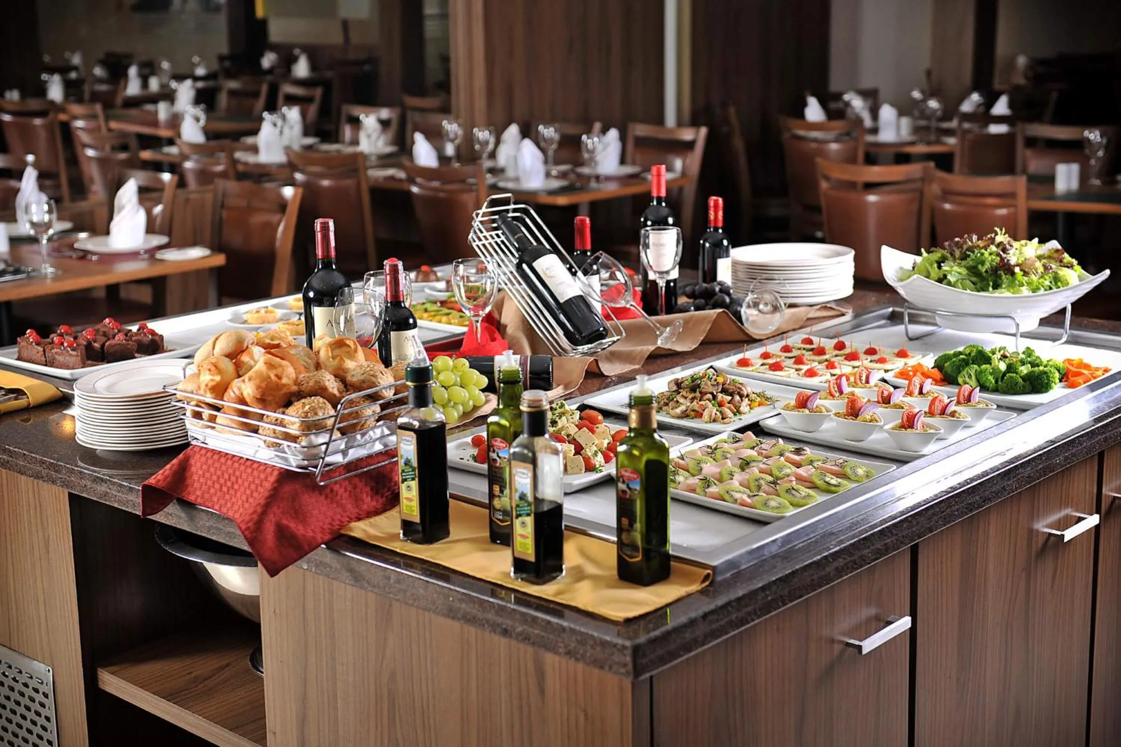 Restaurant/places to eat in Hotel Deville Curitiba