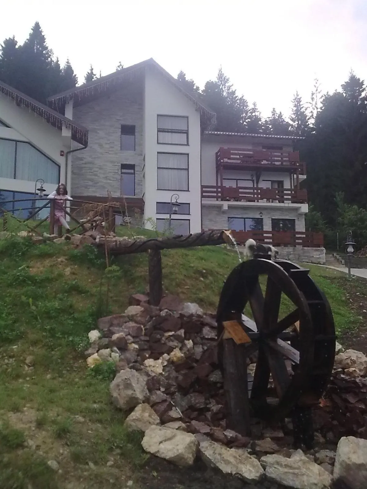 Facade/entrance in Pension Perla Bucovinei