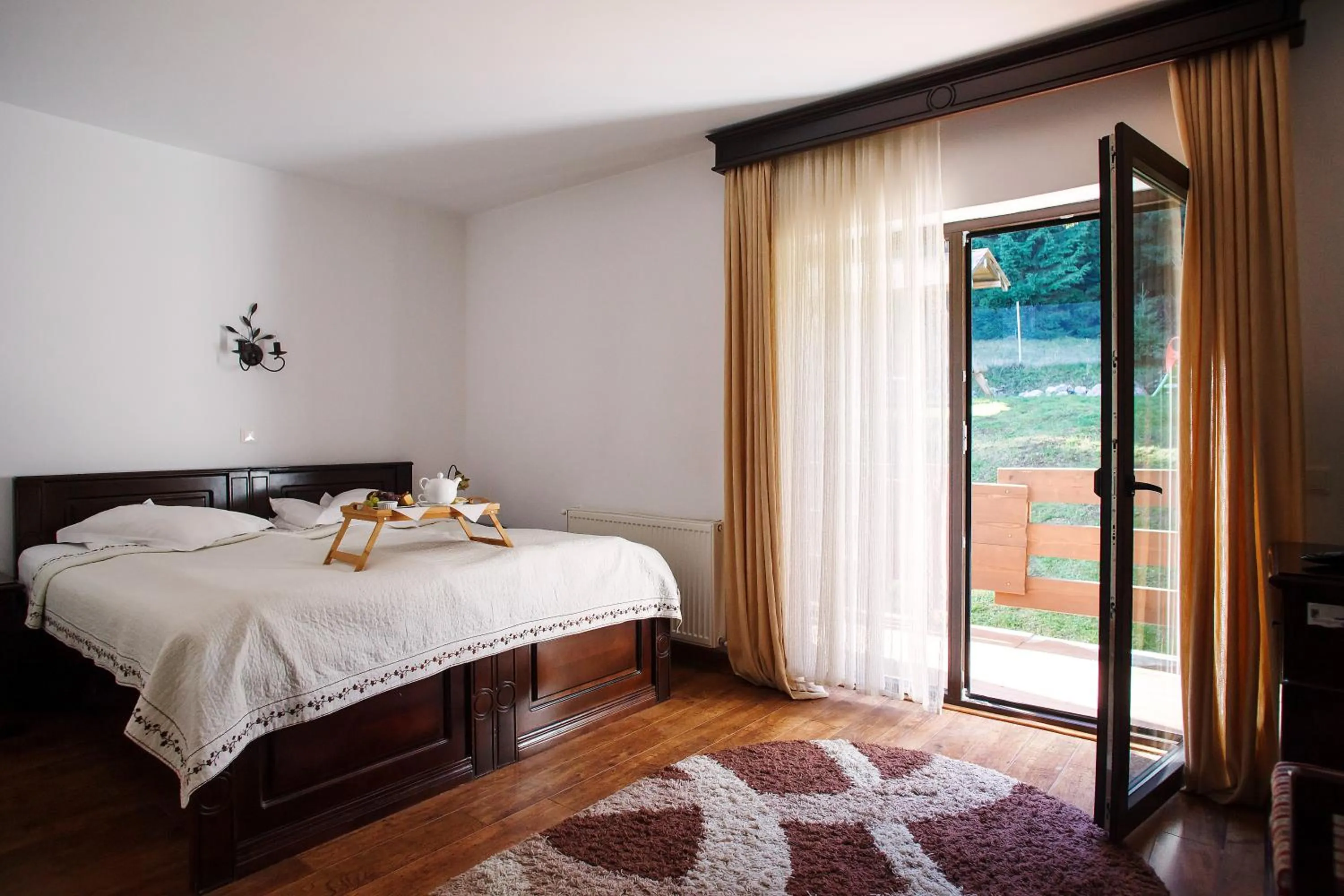 Photo of the whole room, Bed in Pension Perla Bucovinei