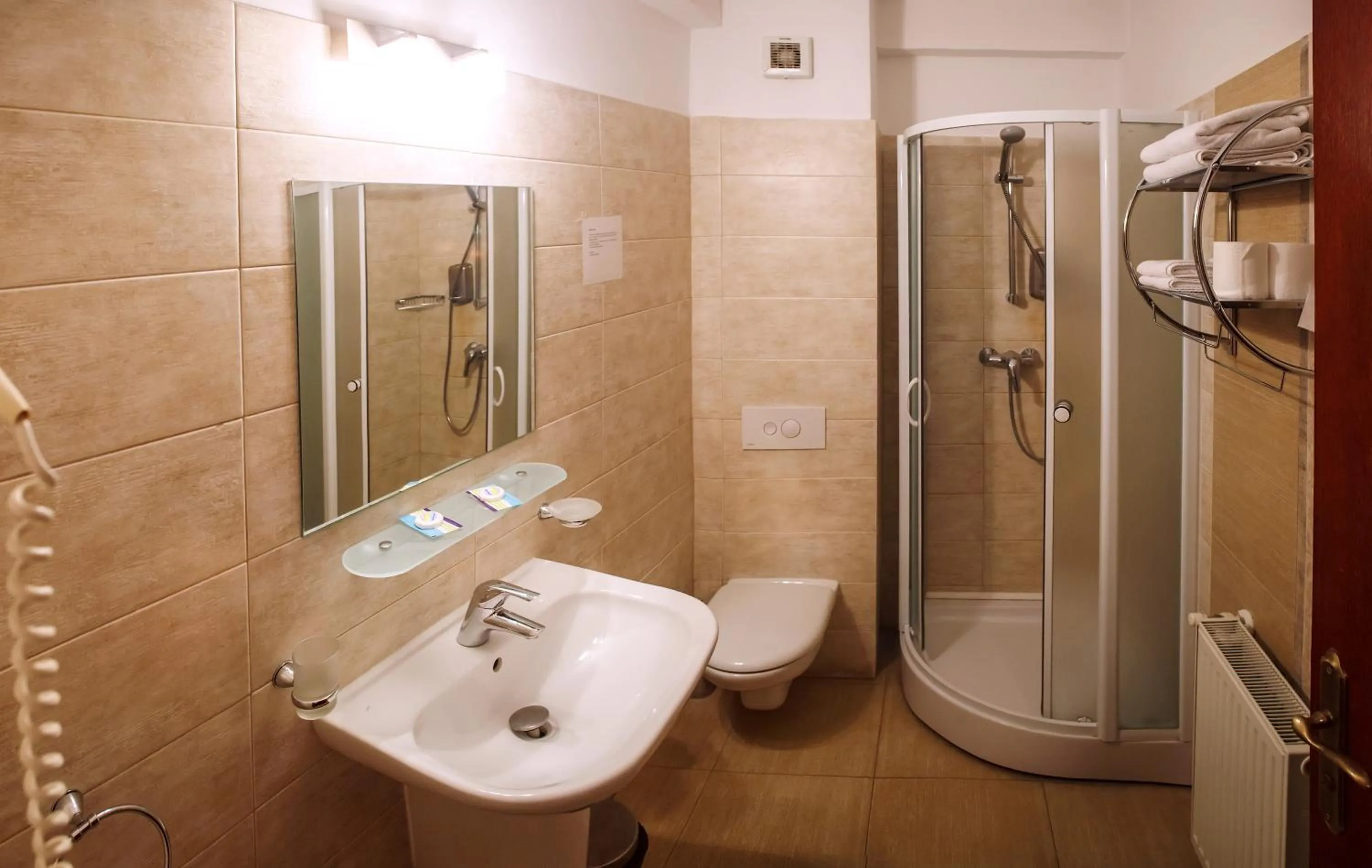 Shower in Pension Perla Bucovinei