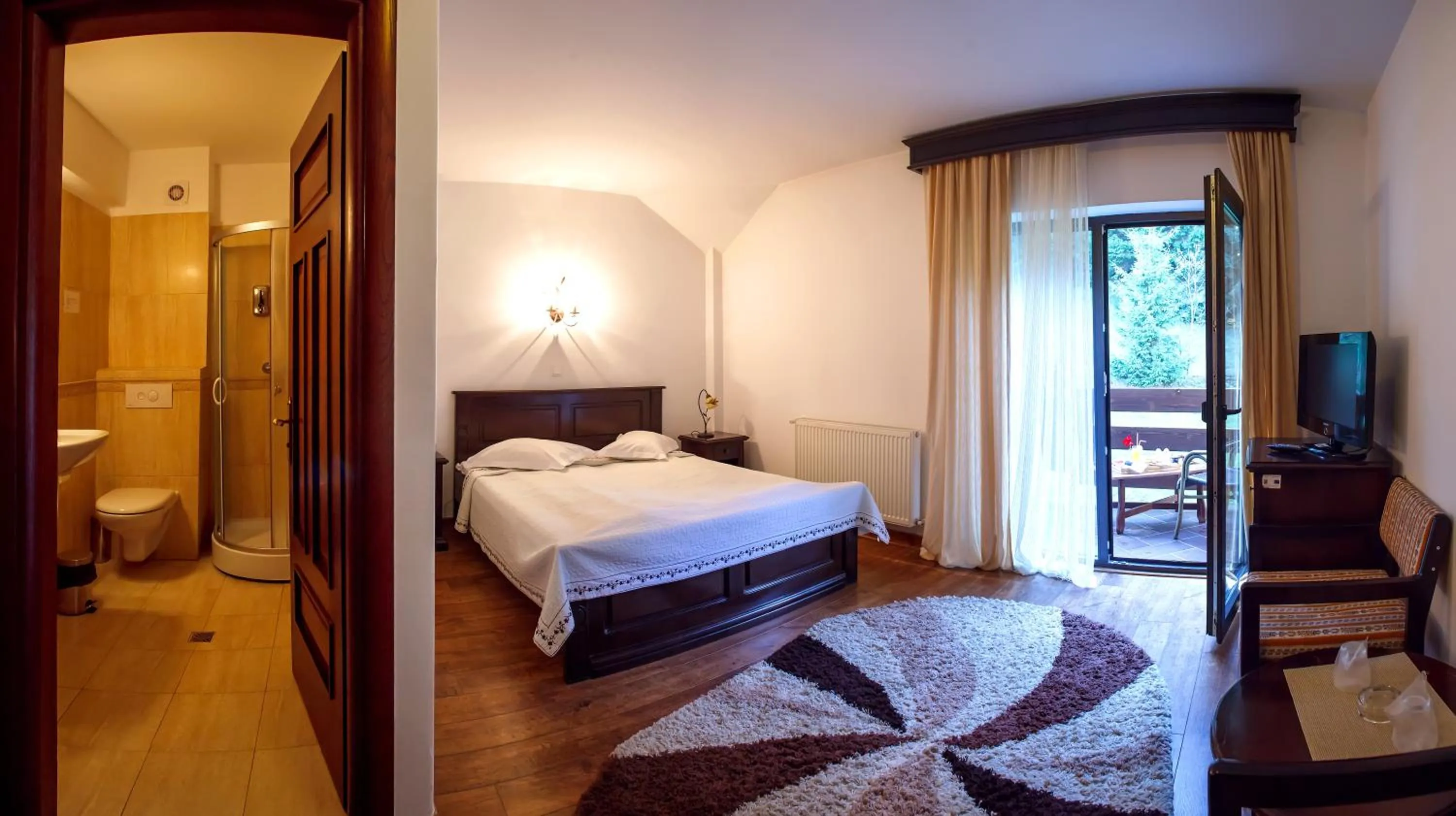 Photo of the whole room, Bed in Pension Perla Bucovinei