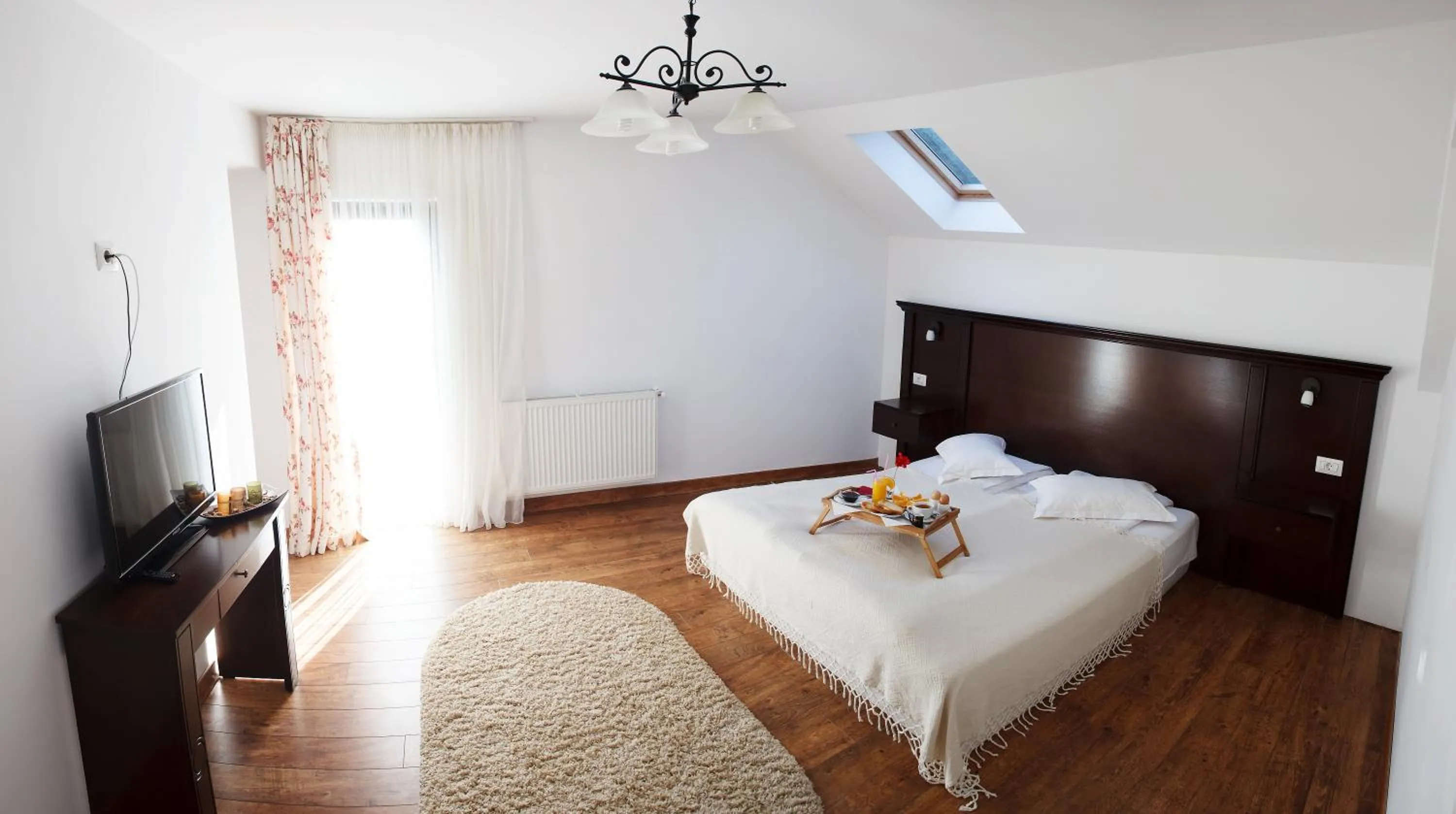 Bed in Pension Perla Bucovinei