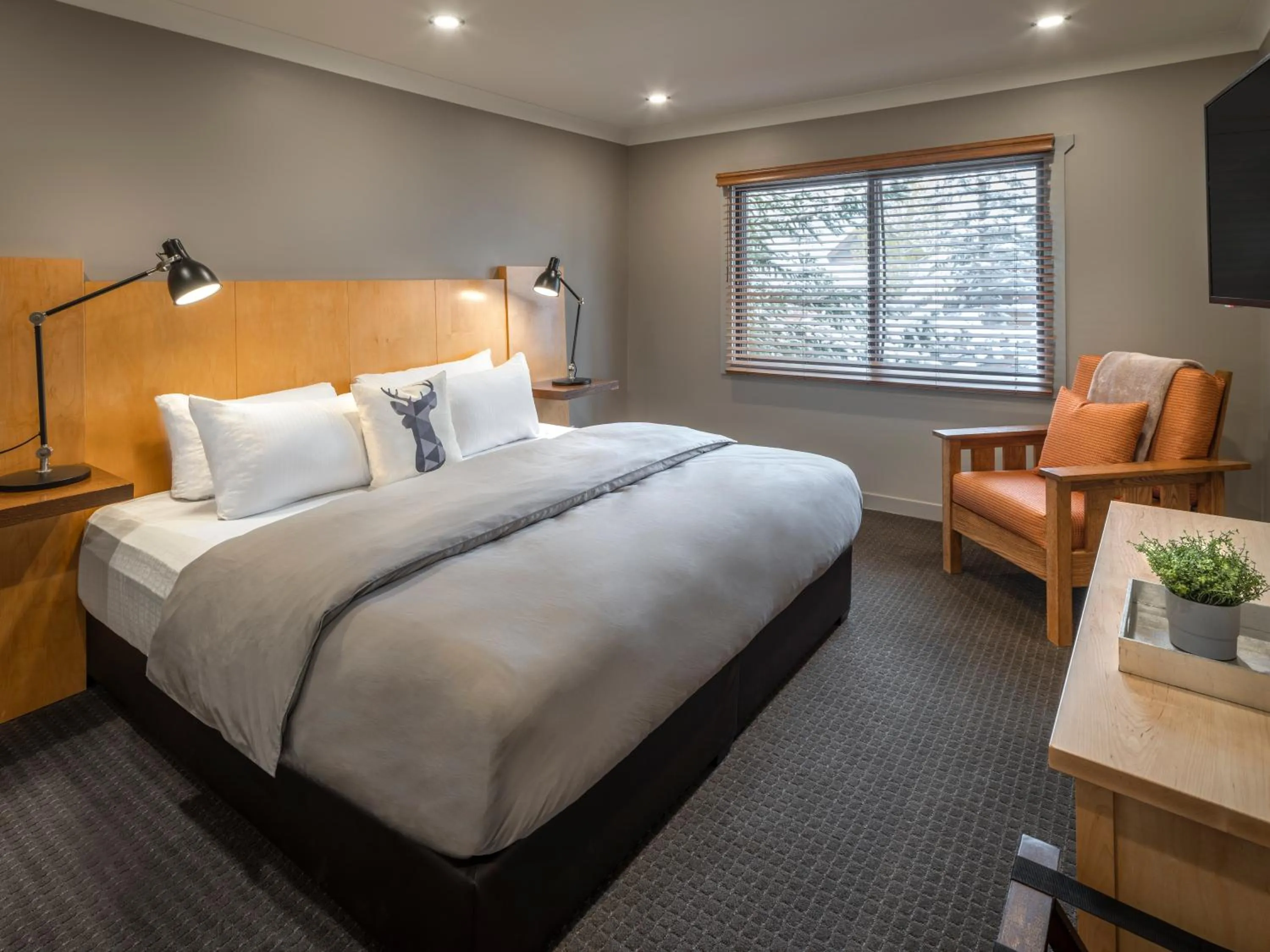 Bedroom, Bed in Buffalo Mountain Lodge