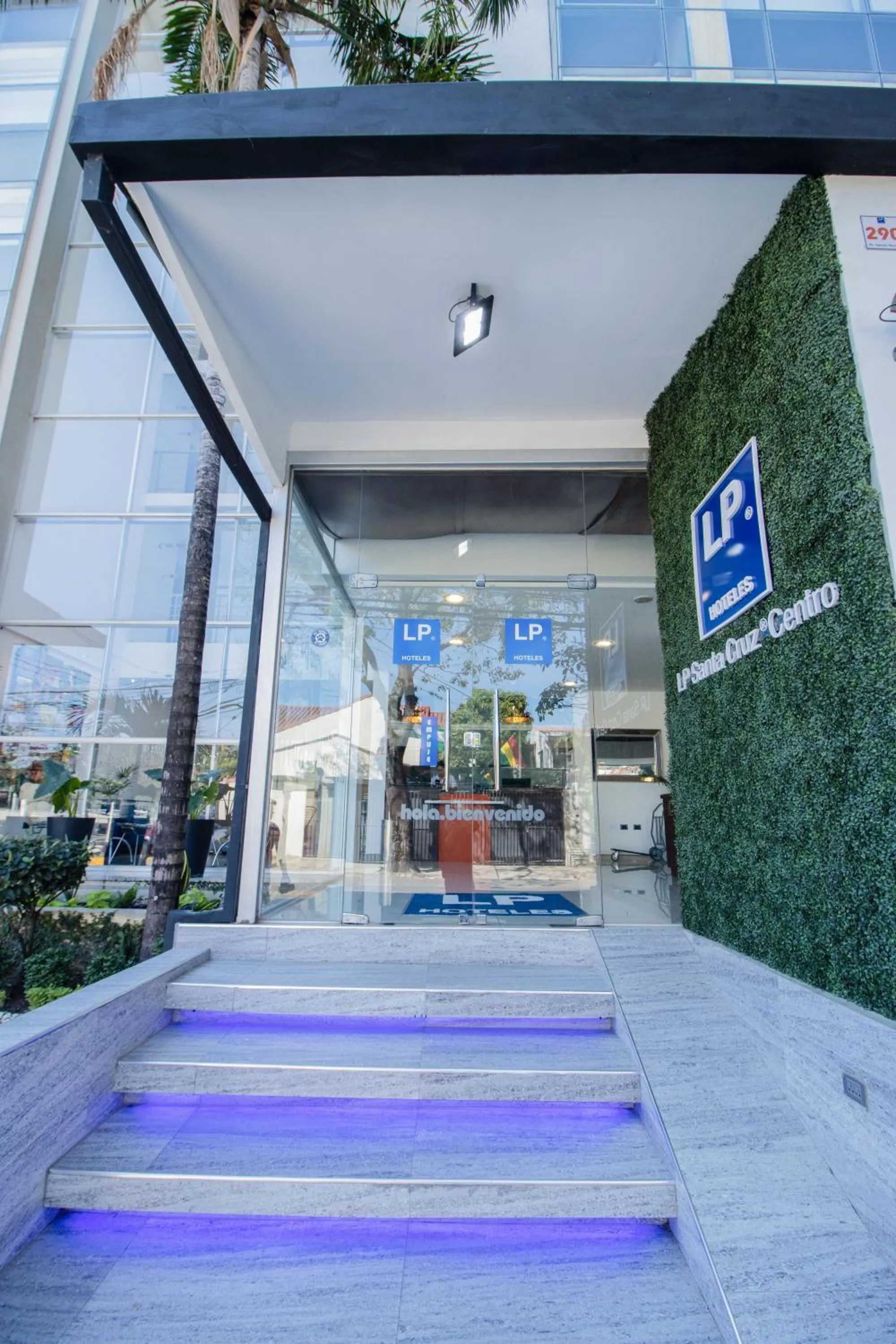 Facade/entrance in Hotel LP Santa Cruz Centro