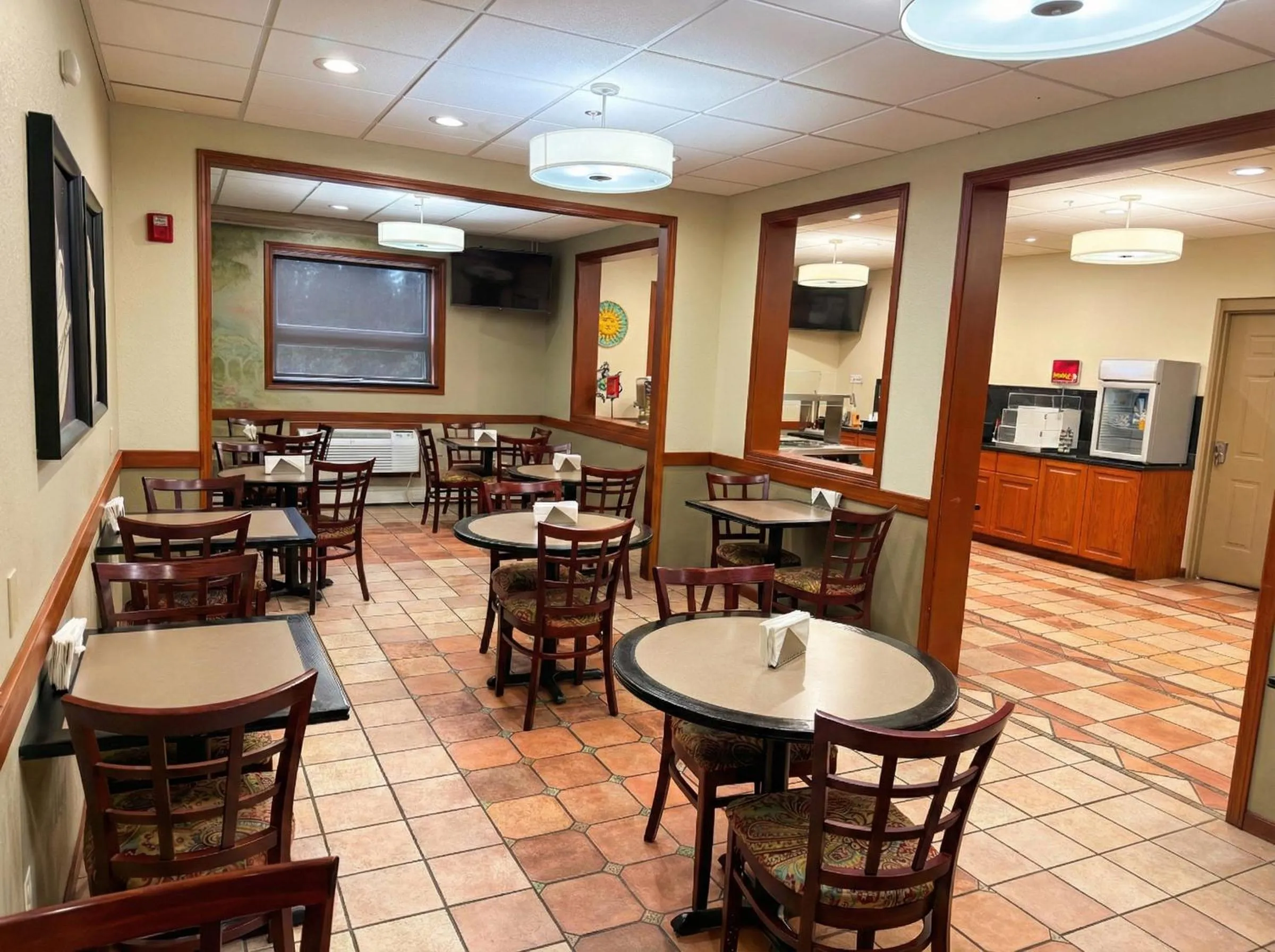 Breakfast in Best Western Plus Sandusky Hotel & Suites