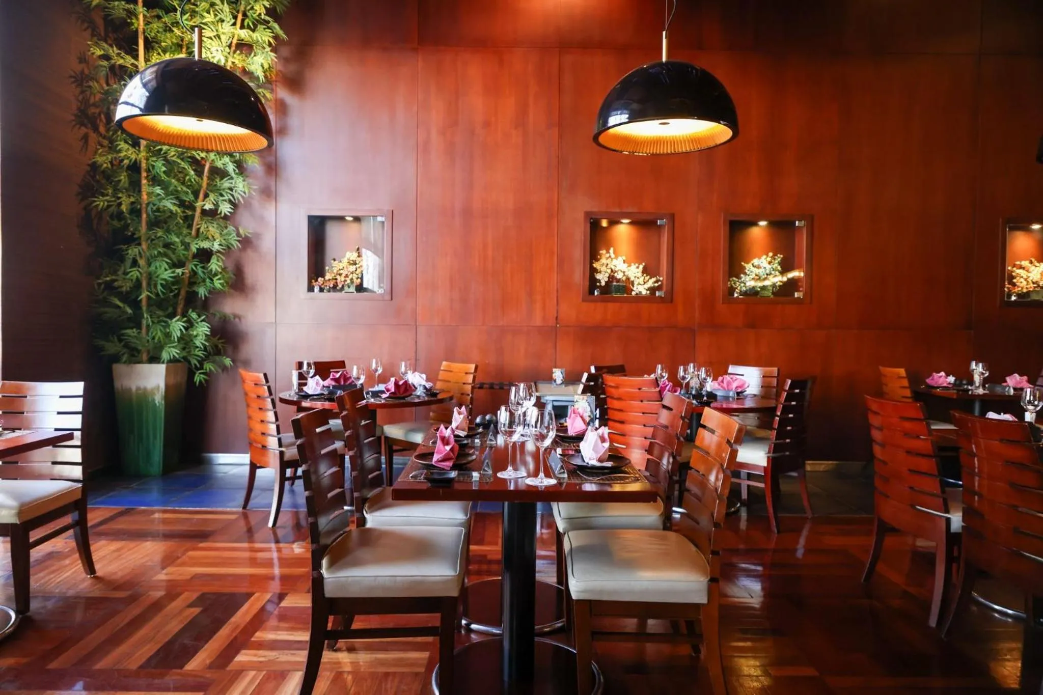 Restaurant/places to eat in Crowne Plaza Jeddah by IHG