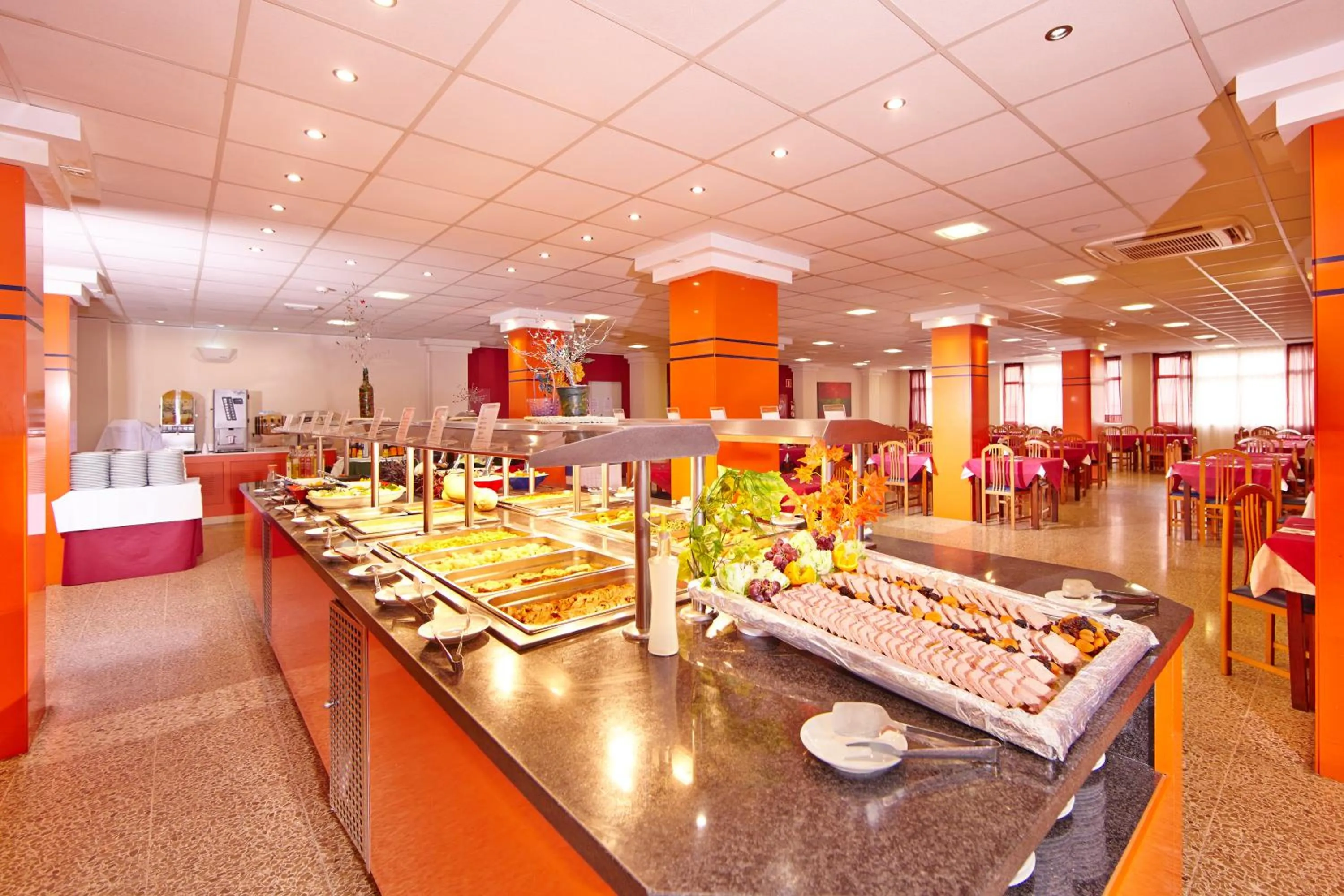 Restaurant/places to eat in MLL Caribbean Bay