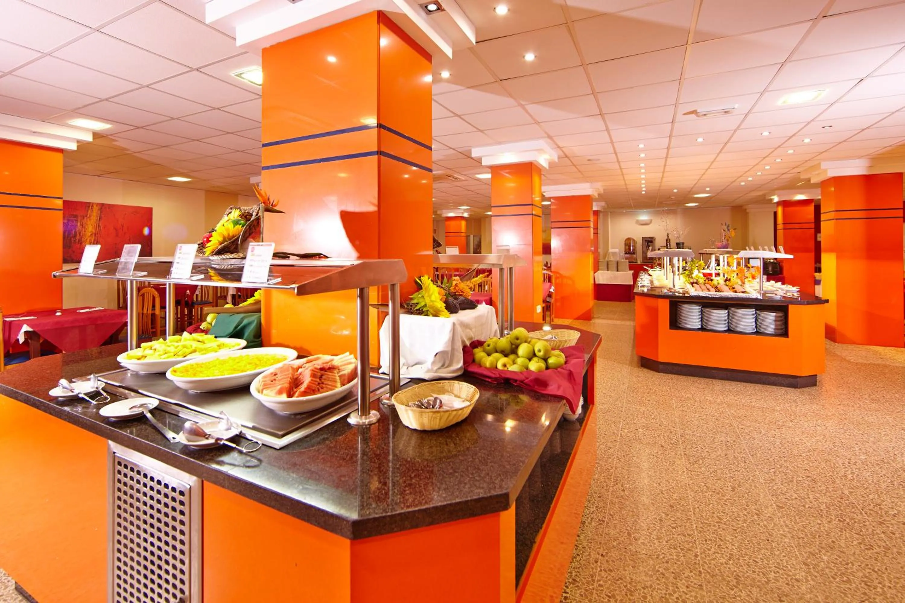 Restaurant/places to eat in MLL Caribbean Bay