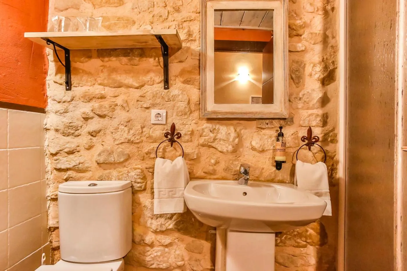 Bathroom in Fonda La Grancha