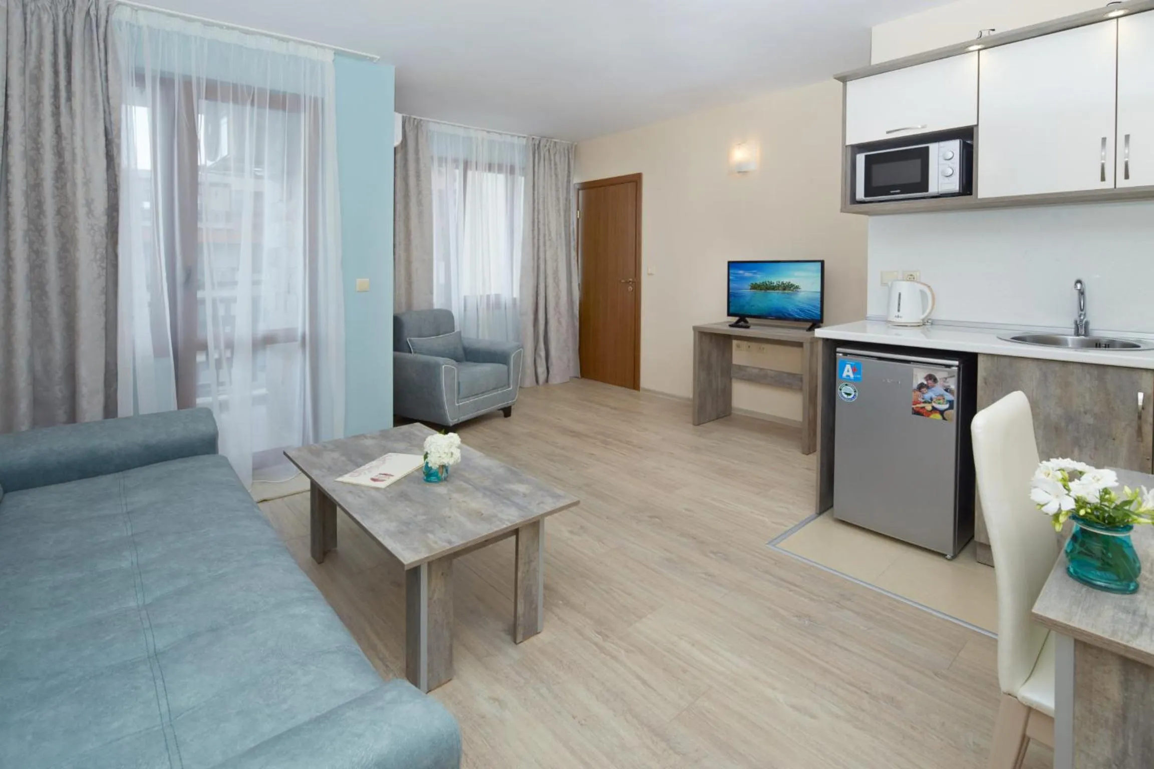 TV and multimedia in Relax Holiday Complex & Spa