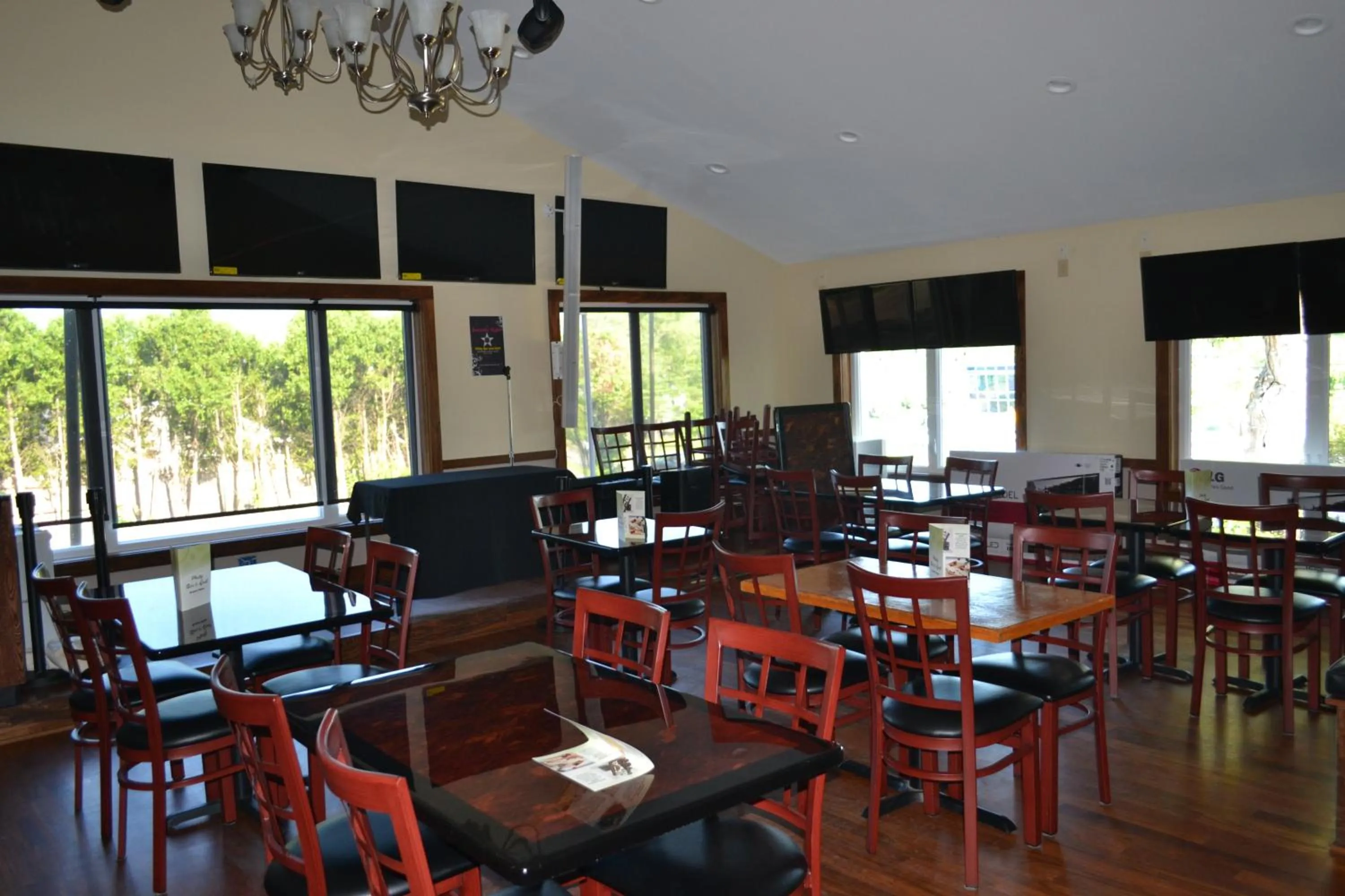 Restaurant/places to eat in Latham Inn