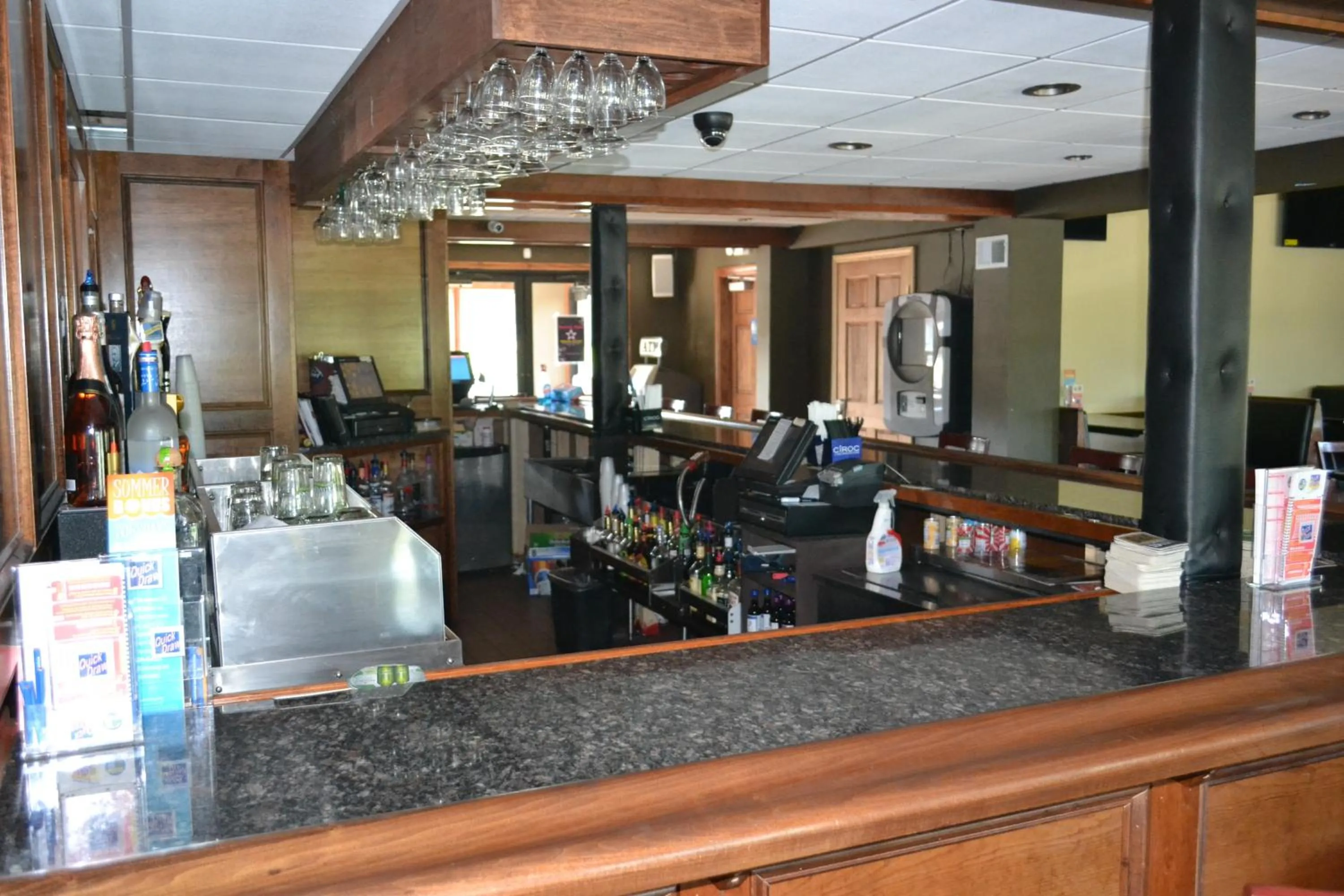 Lounge or bar in Latham Inn