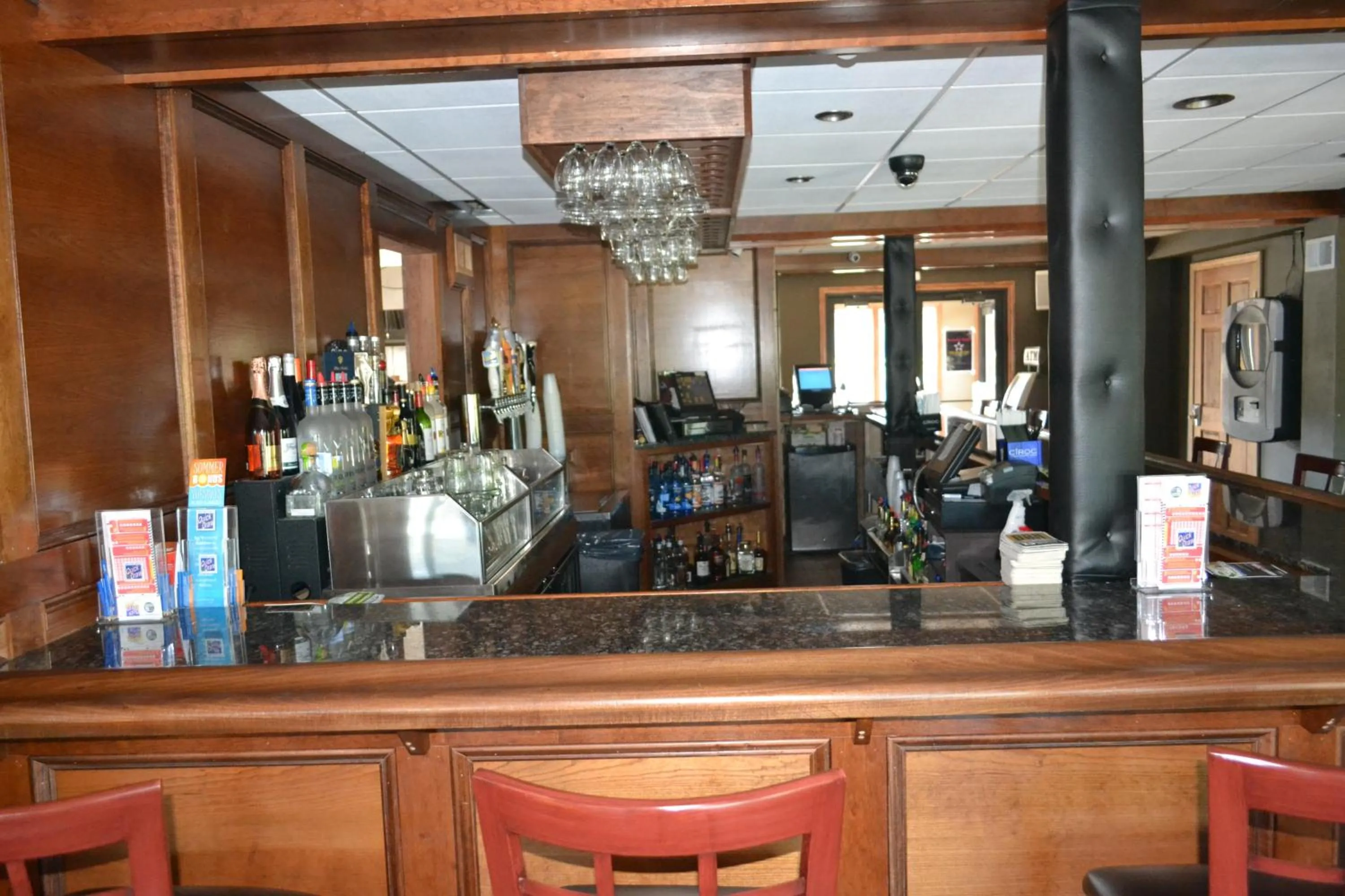 Lounge or bar in Latham Inn