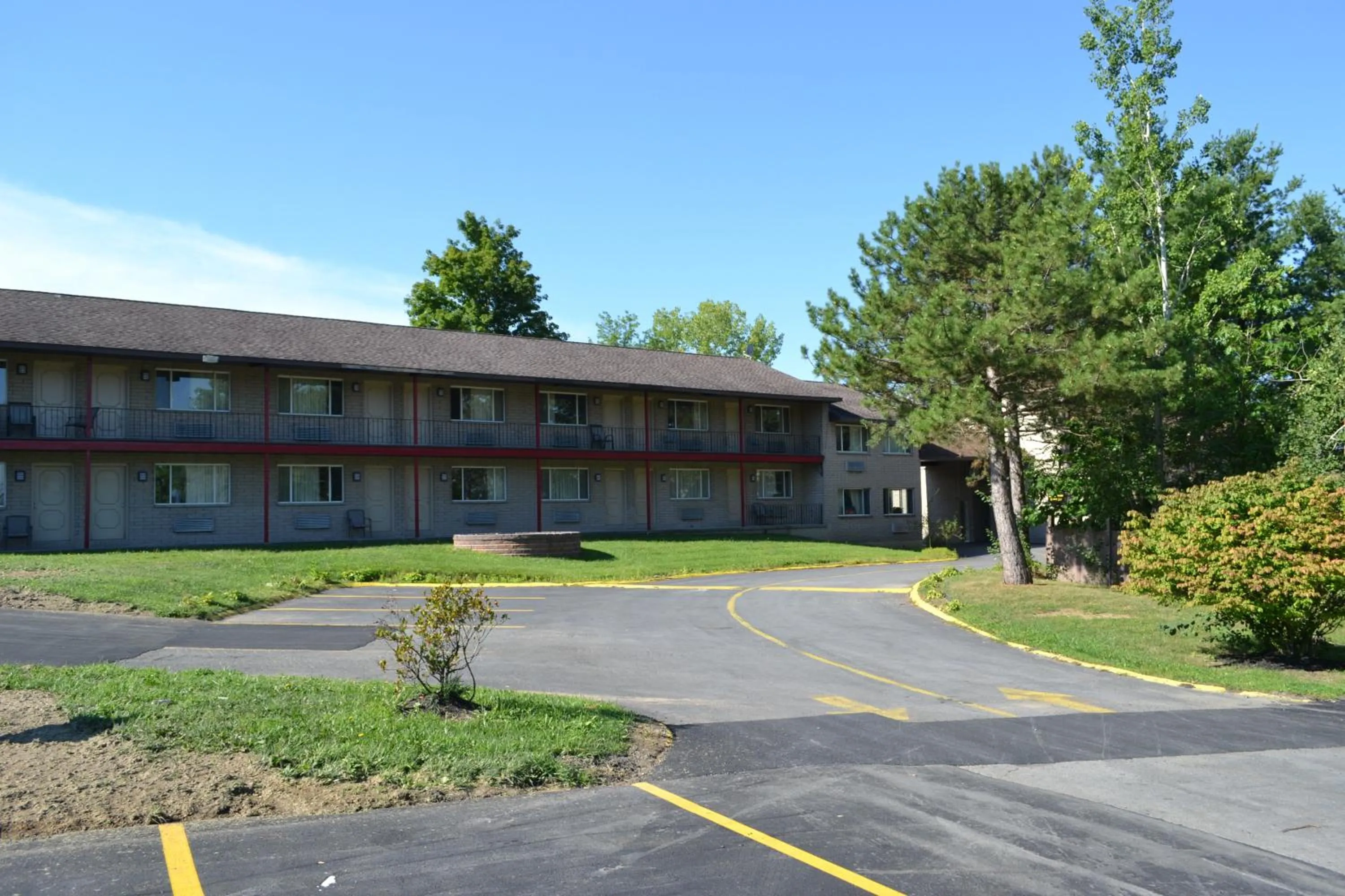 Facade/entrance in Latham Inn