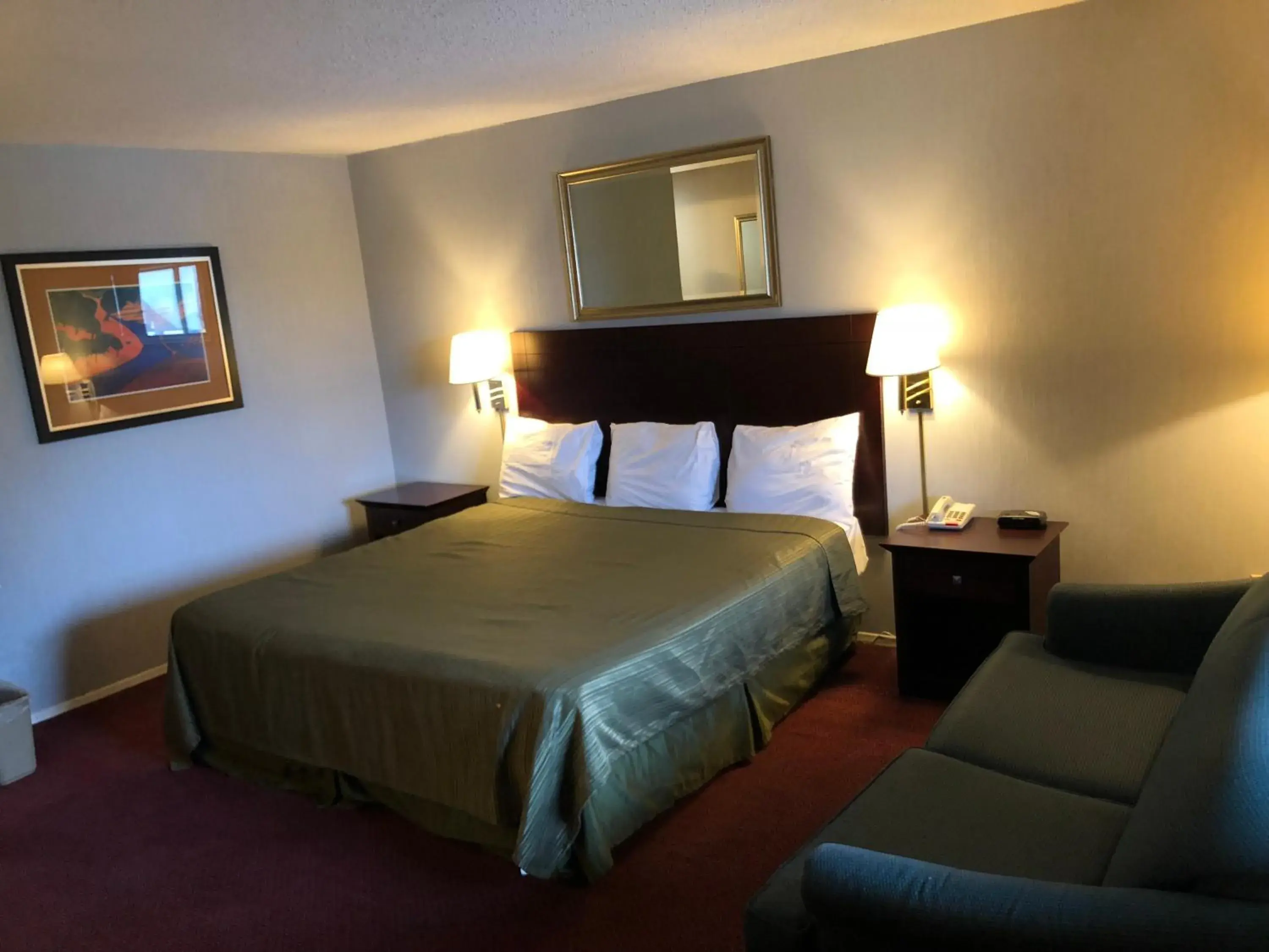 King Room - single occupancy in Latham Inn King Room - single occupancy in Latham Inn