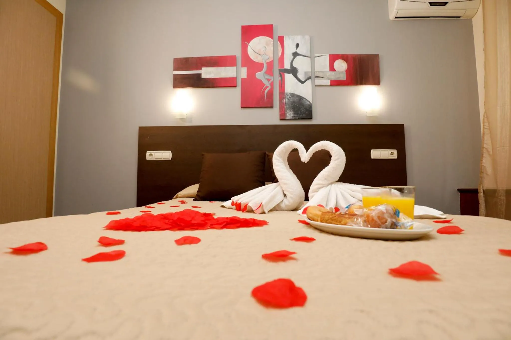 Bed in Hostal Conde David