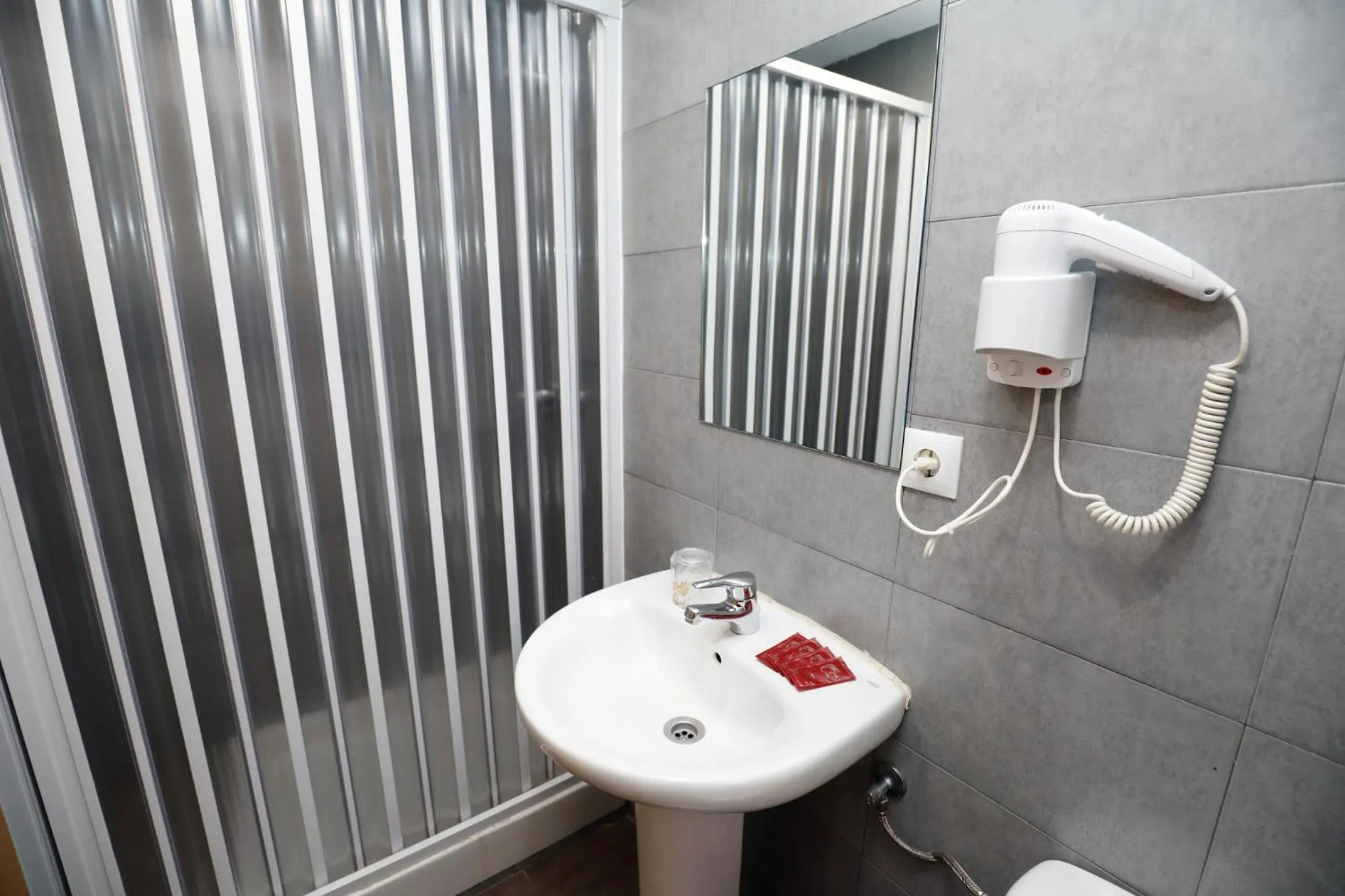 Bathroom in Hostal Conde David