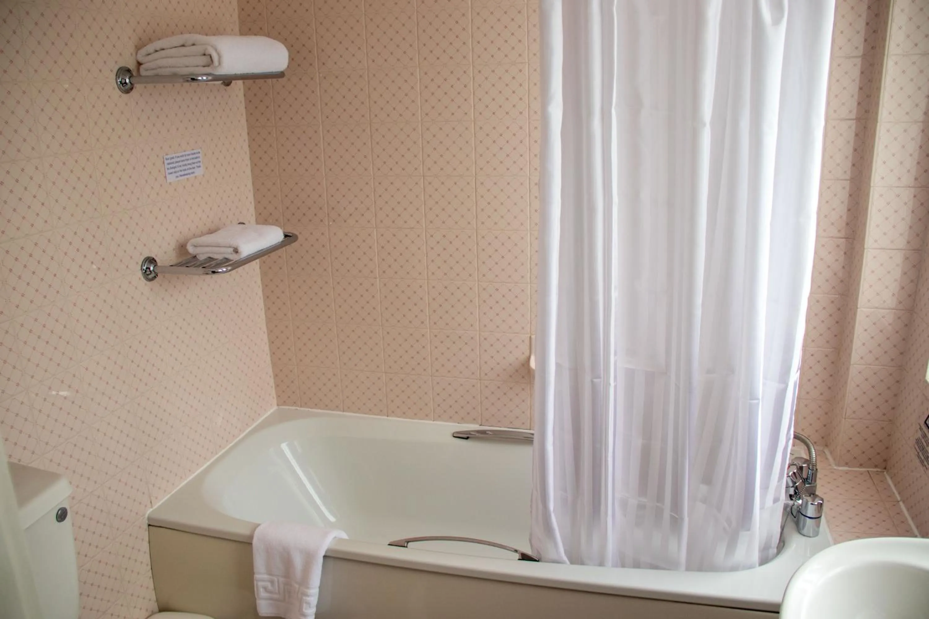 Bathroom in Alma Lodge Hotel