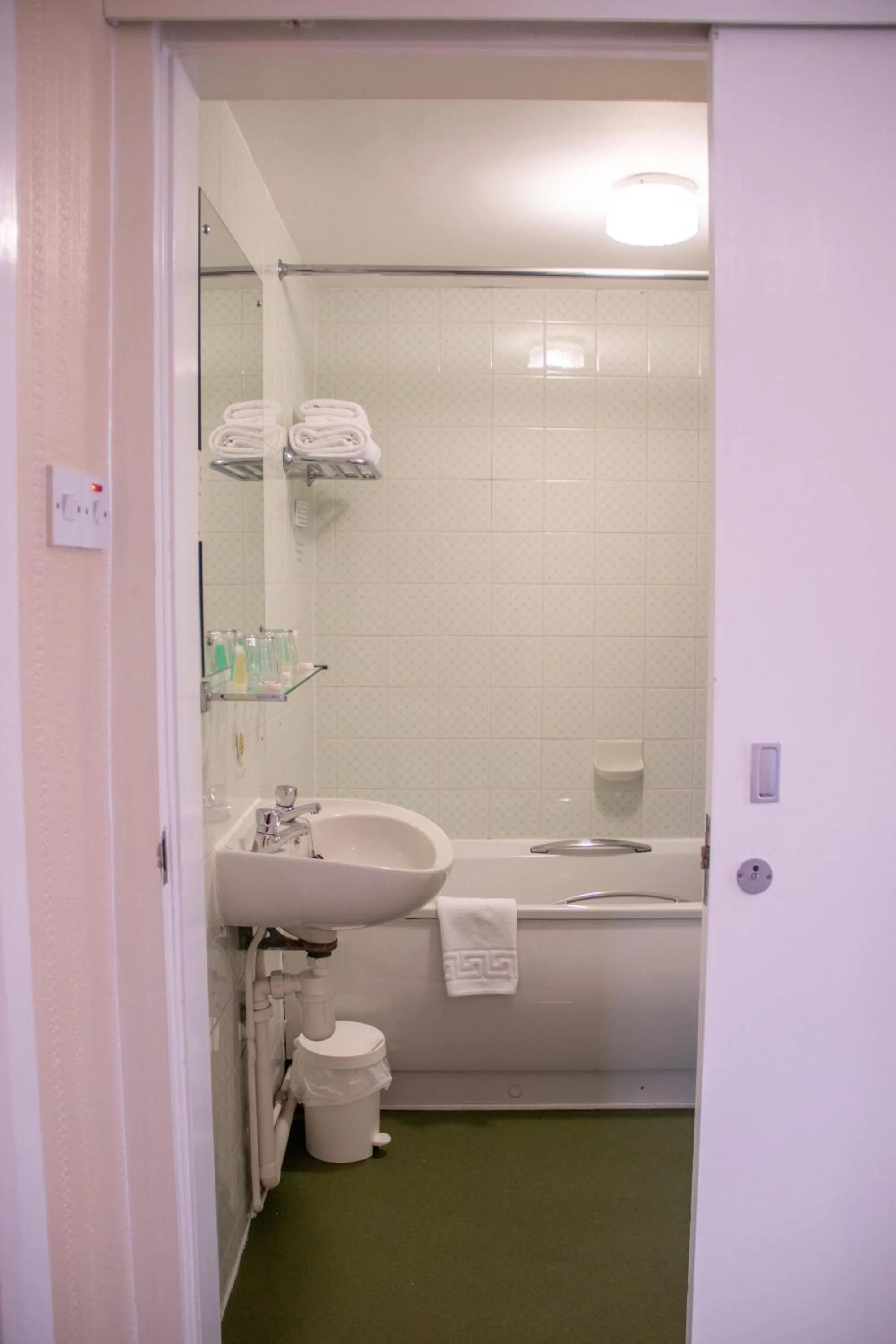 Bathroom in Alma Lodge Hotel