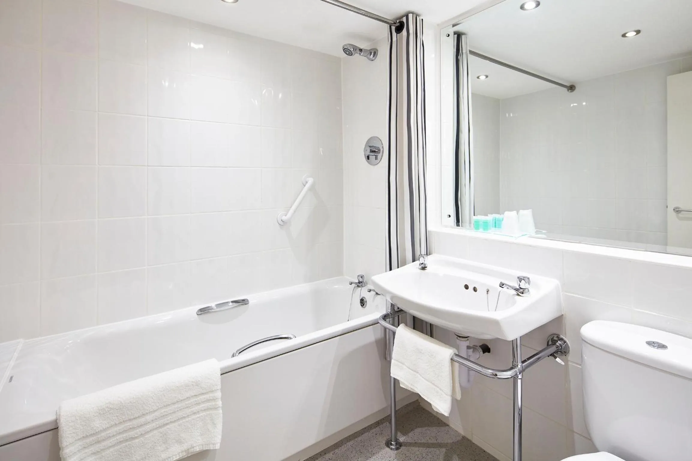 Bathroom in Alma Lodge Hotel