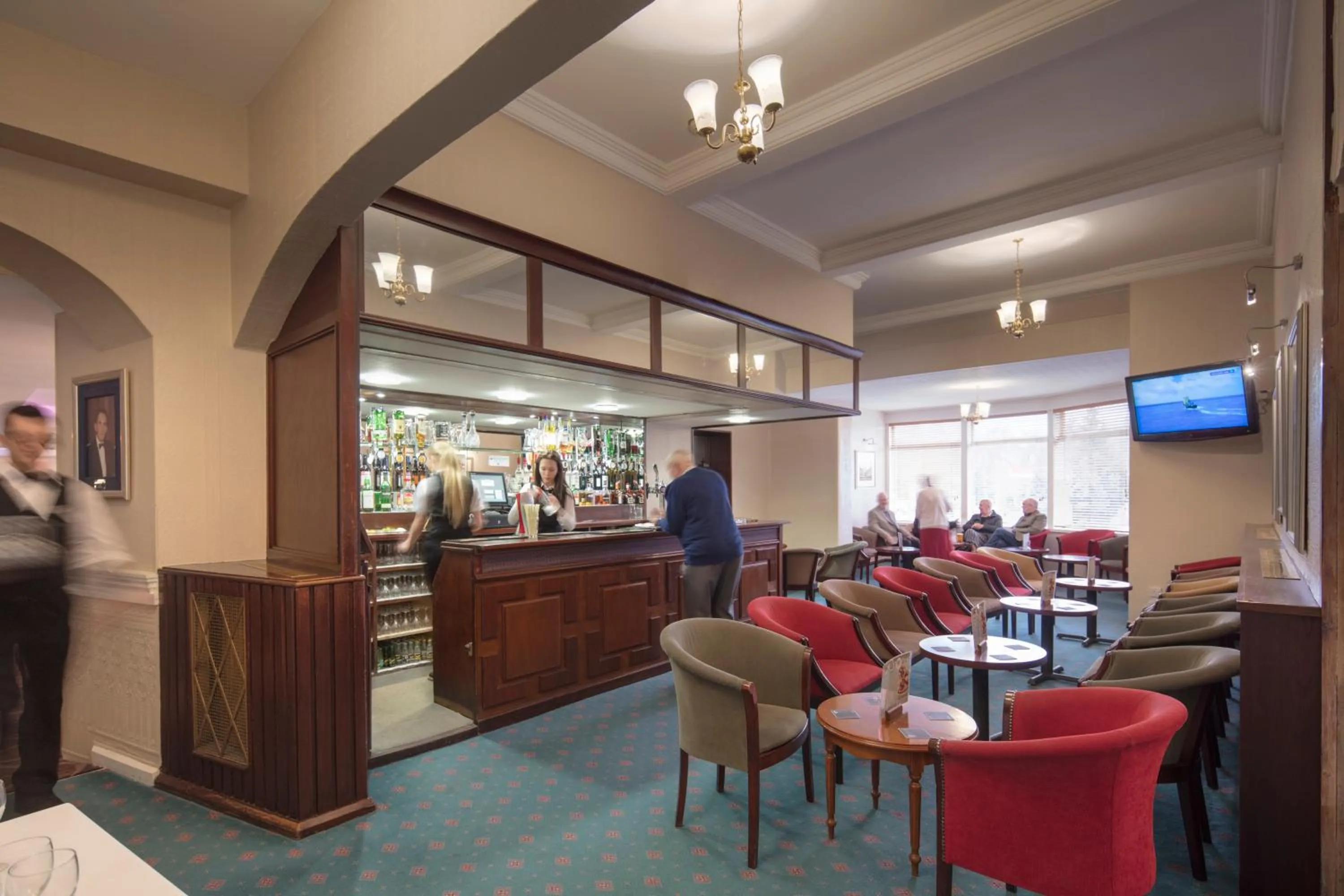 Lounge or bar in Alma Lodge Hotel
