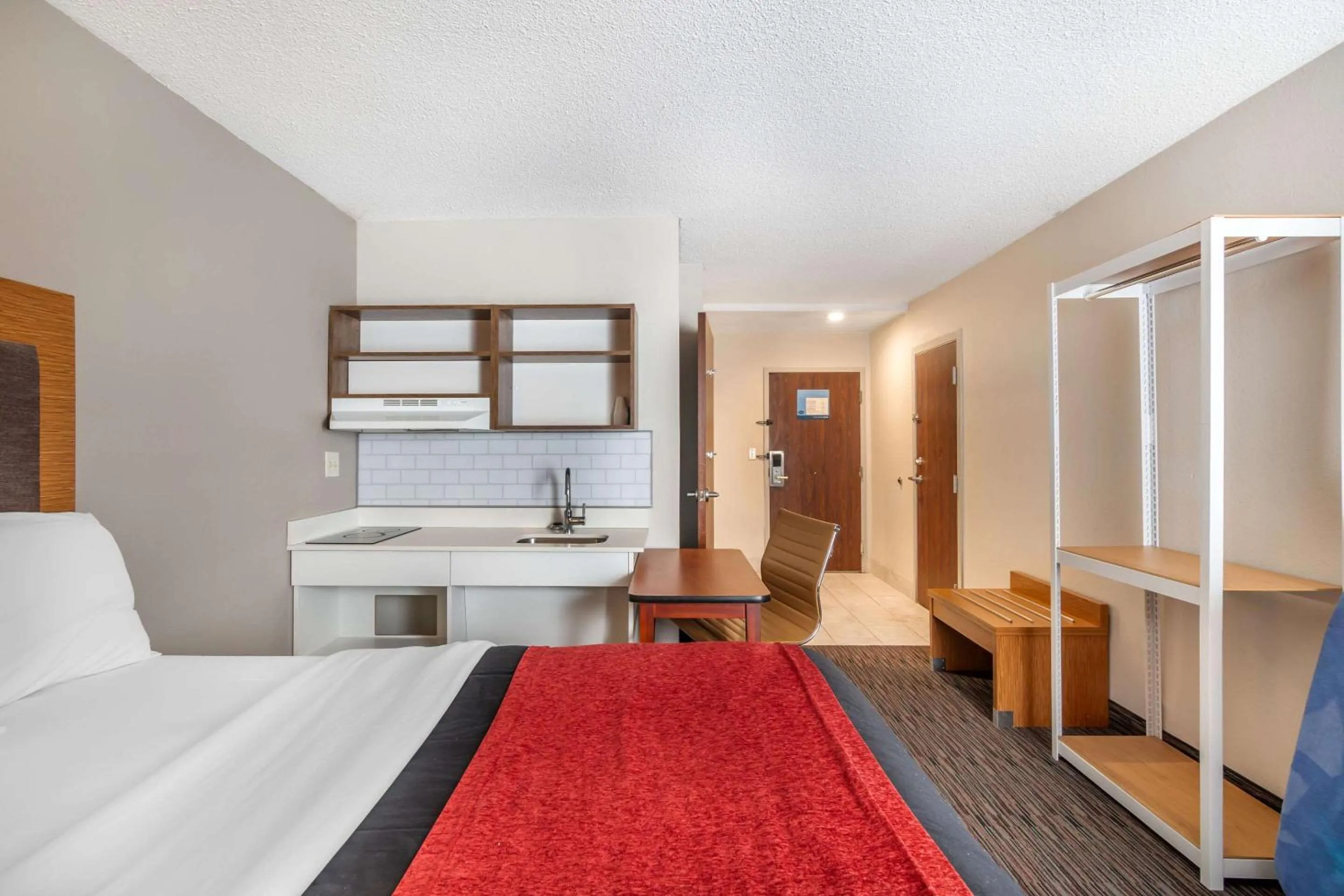 Bedroom, Bed in MainStay Suites Springfield IL