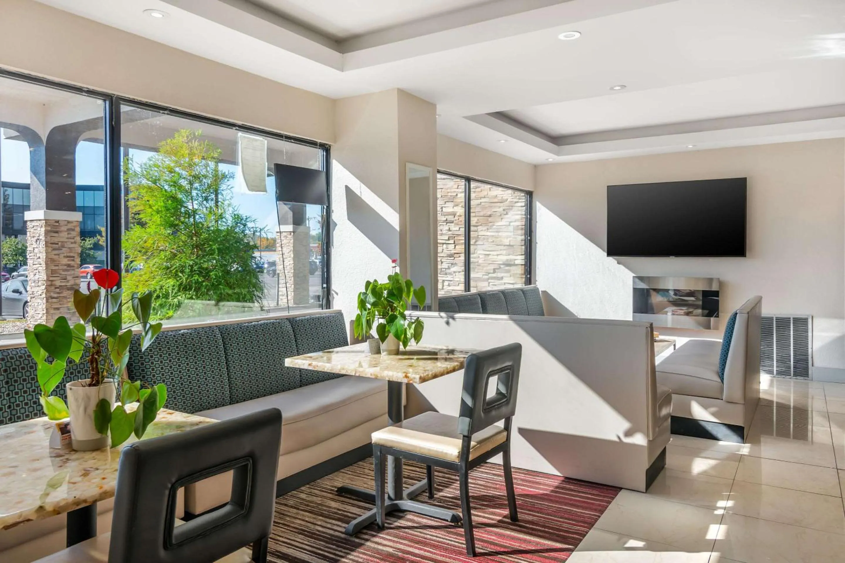 Lobby or reception in MainStay Suites Springfield IL